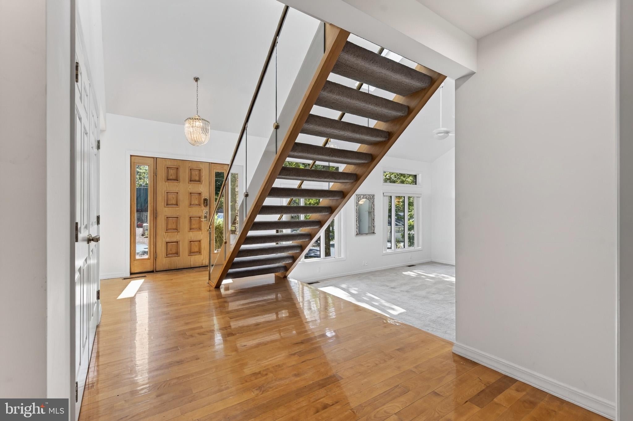 33 OAK COURT