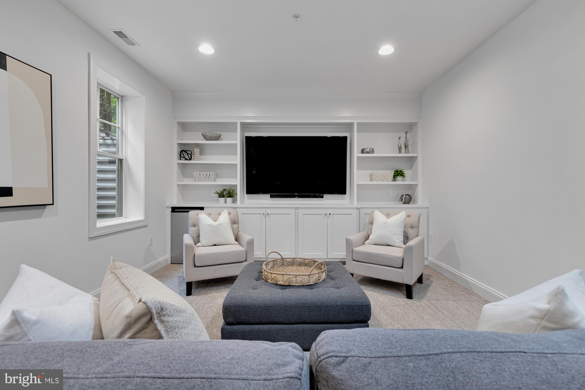 BETHESDA OUTSIDE - Residential