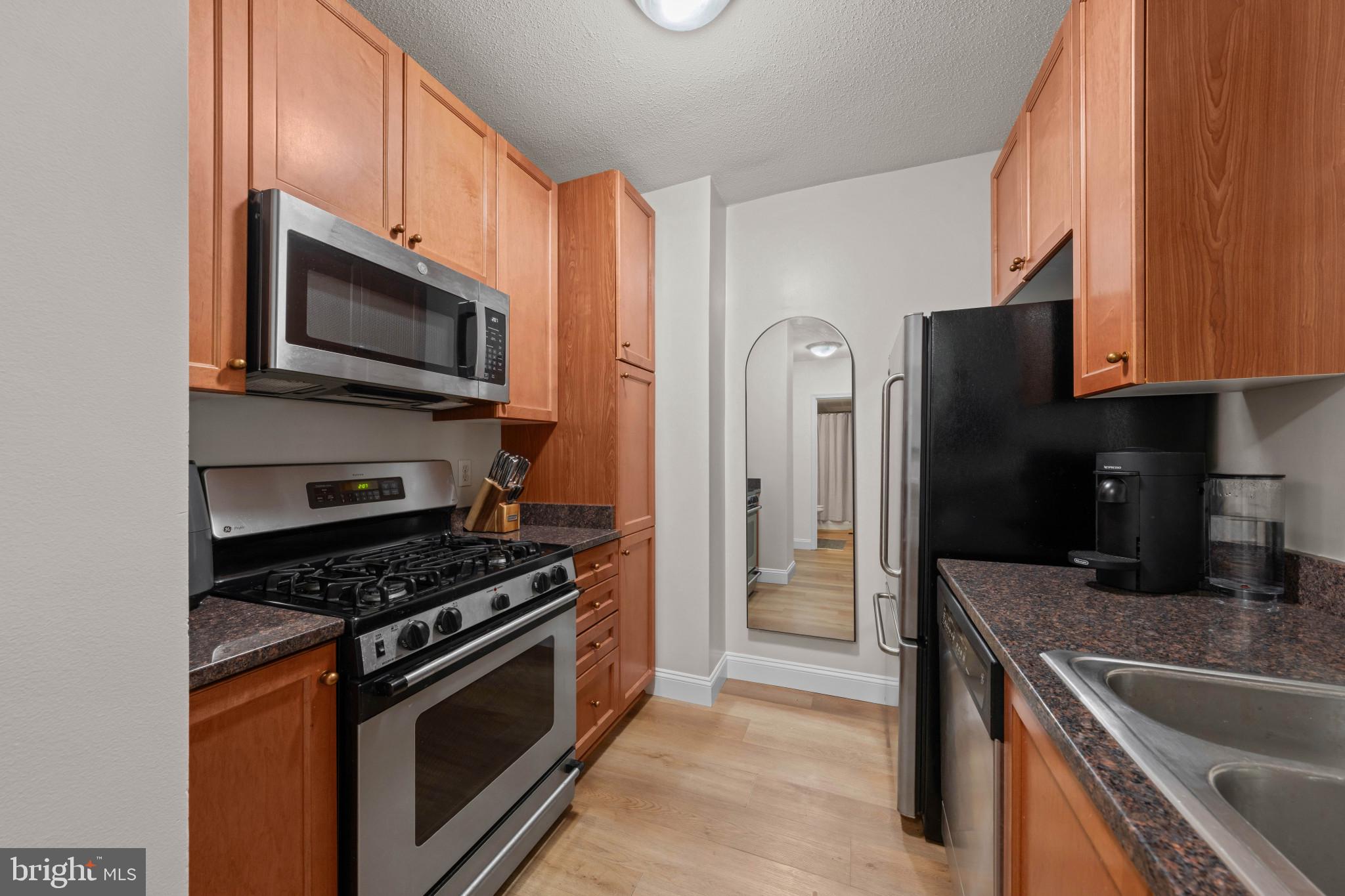 851 N GLEBE ROAD 207