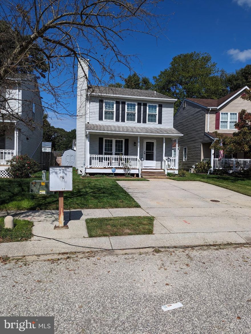 Chesterfield community with 2 community POOLS and amenities.
move in ready.        Chesapeake Schools.
3 bedrooms and 2 full bathrooms upstairs. The primary bedroom (11 x 15) has a walk-in closet.