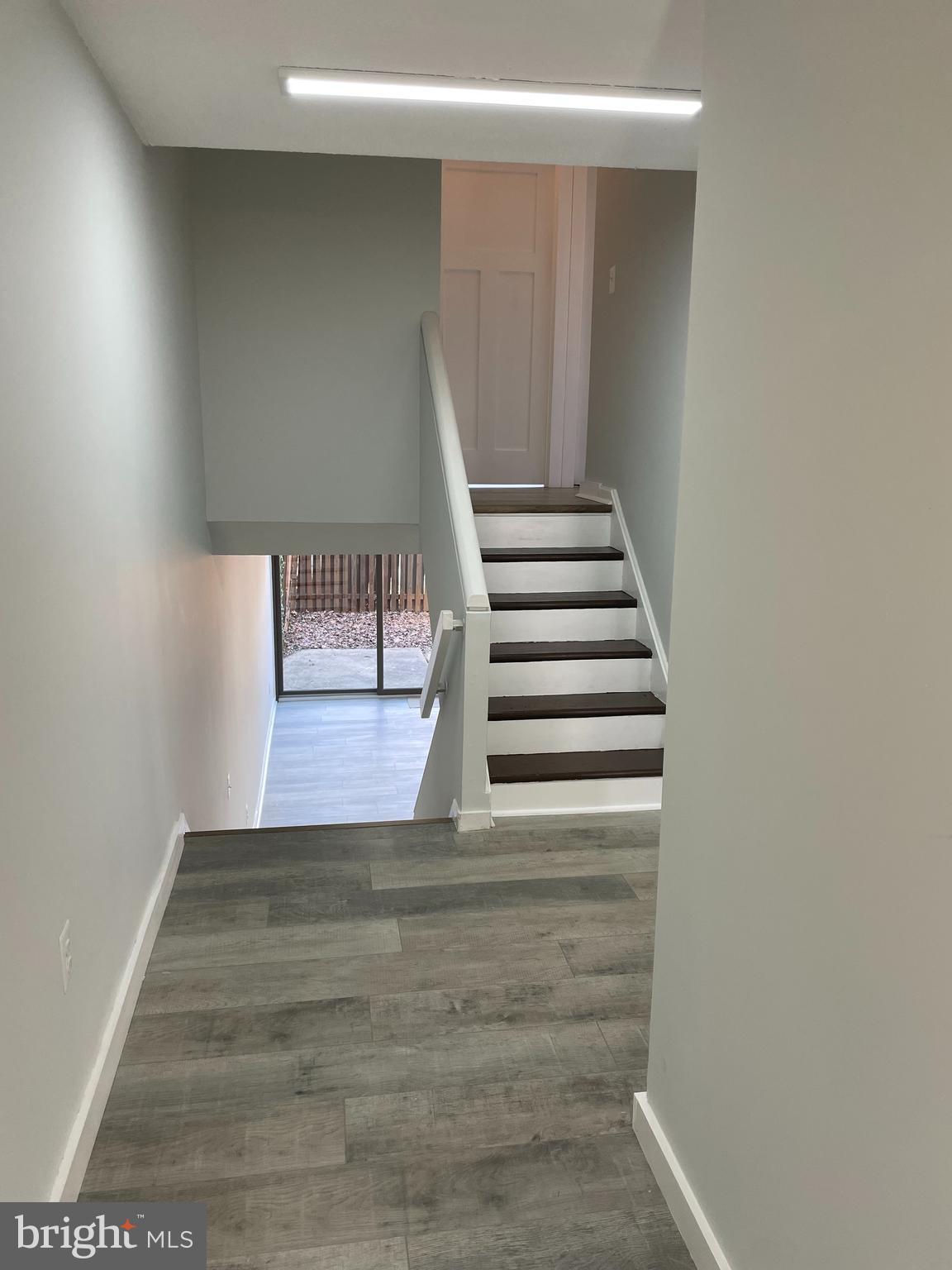2214 DEERFERN CRESCENT