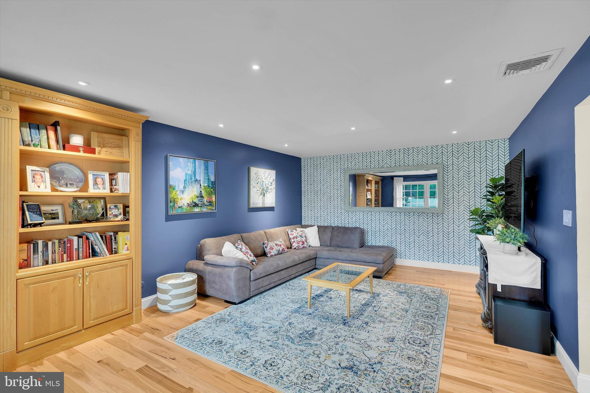 755 GORDON DRIVE