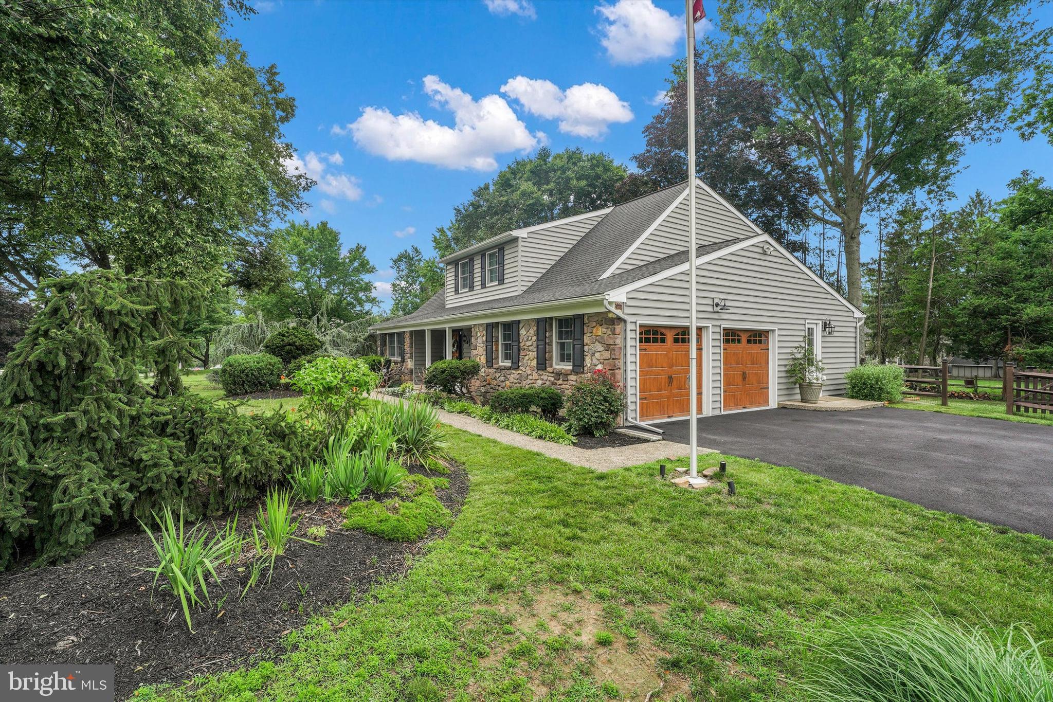 755 GORDON DRIVE