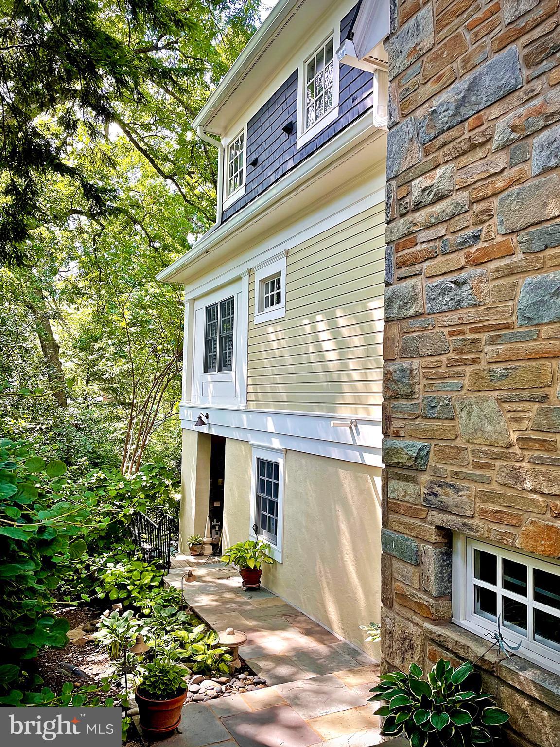 ARLINGTON RIDGE - Residential