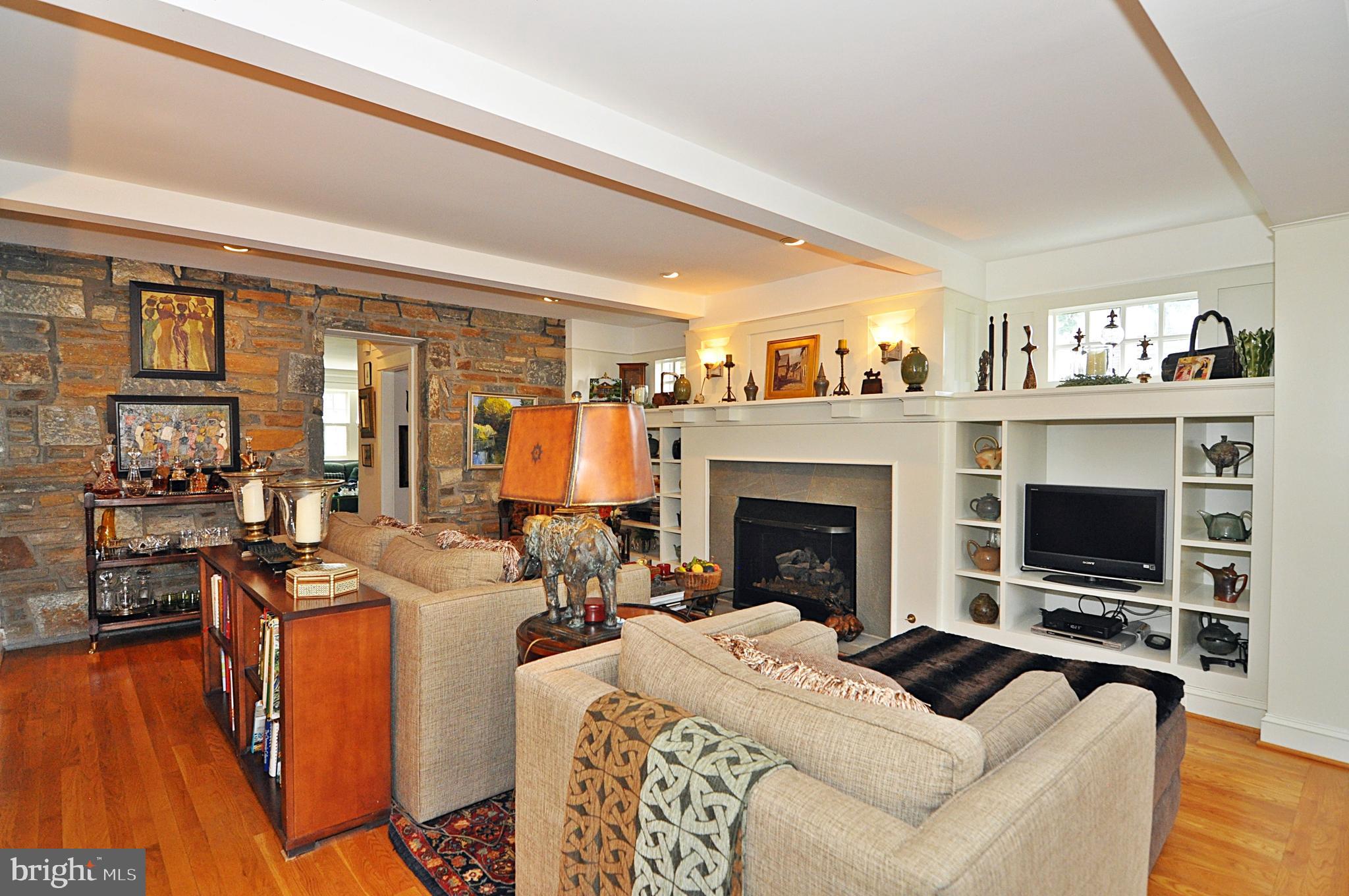 ARLINGTON RIDGE - Residential