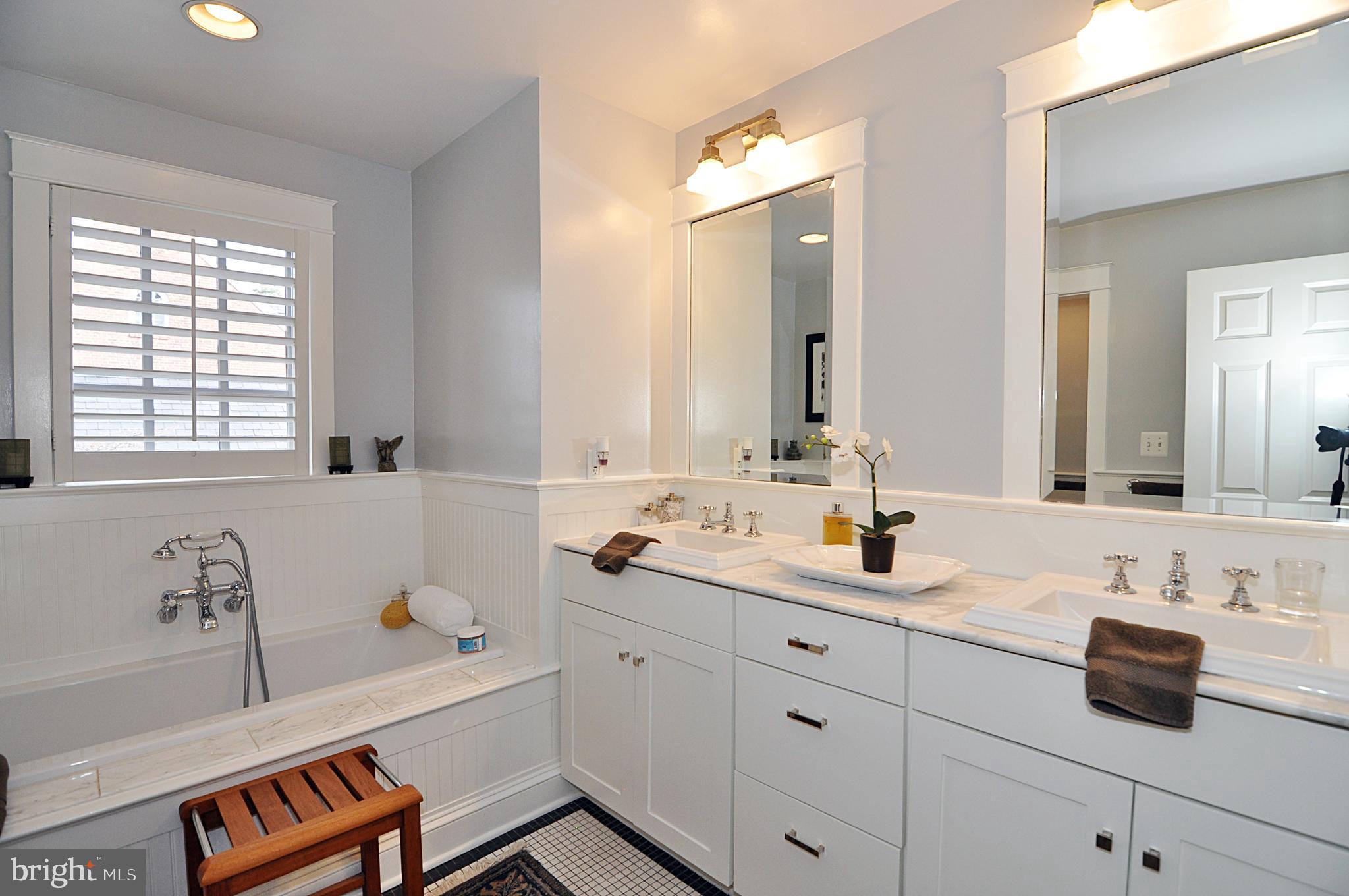 ARLINGTON RIDGE - Residential