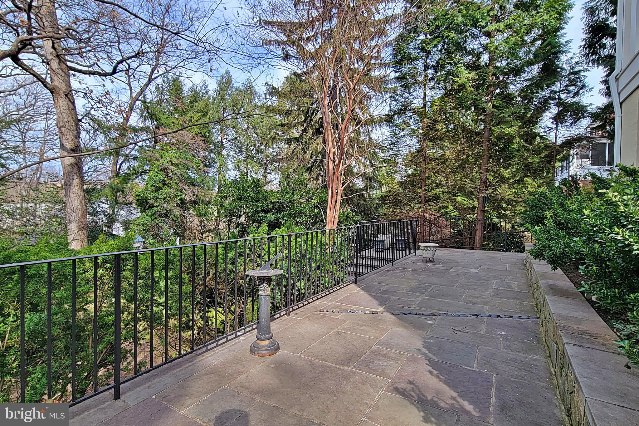 ARLINGTON RIDGE - Residential