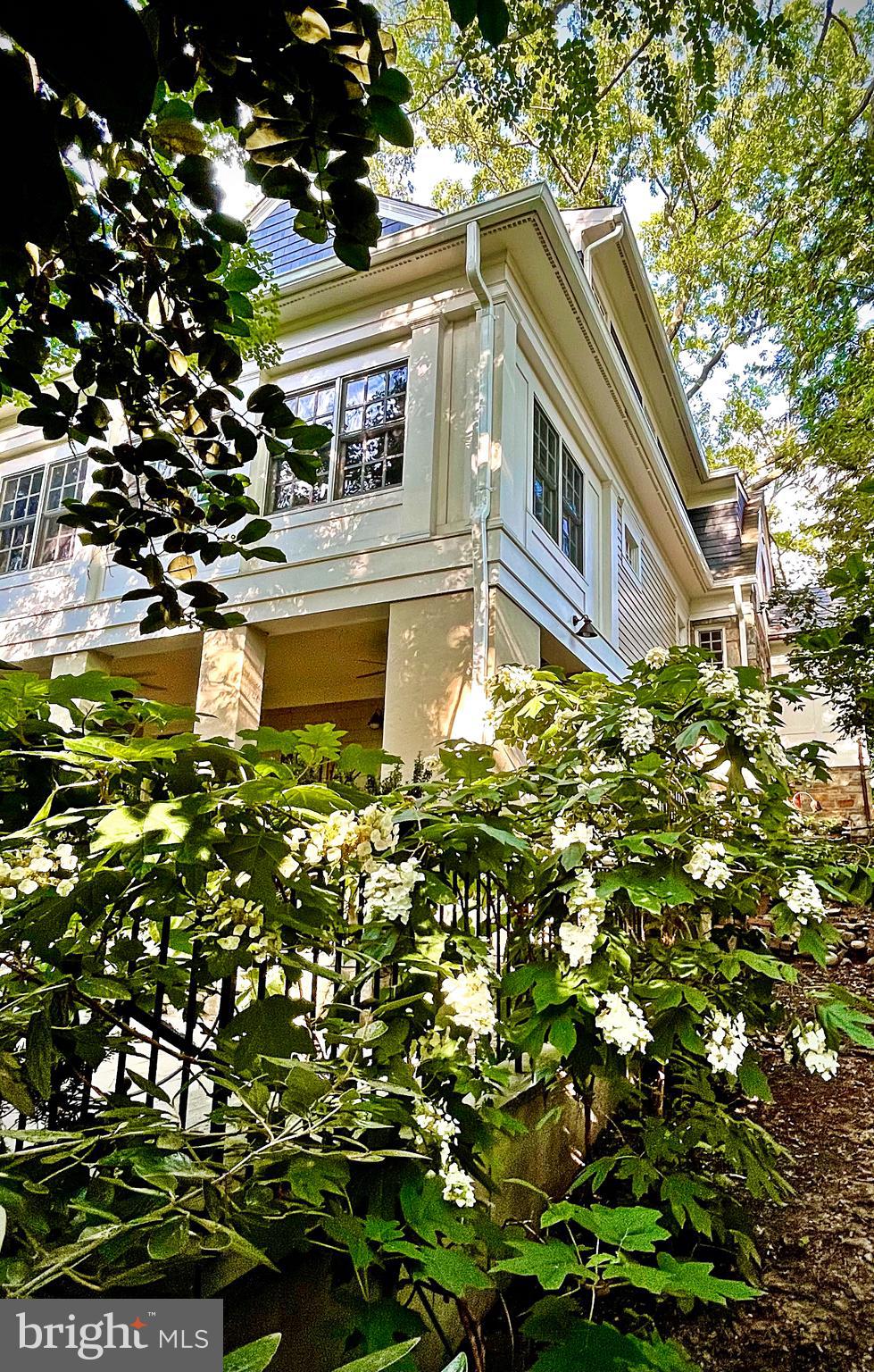 ARLINGTON RIDGE - Residential