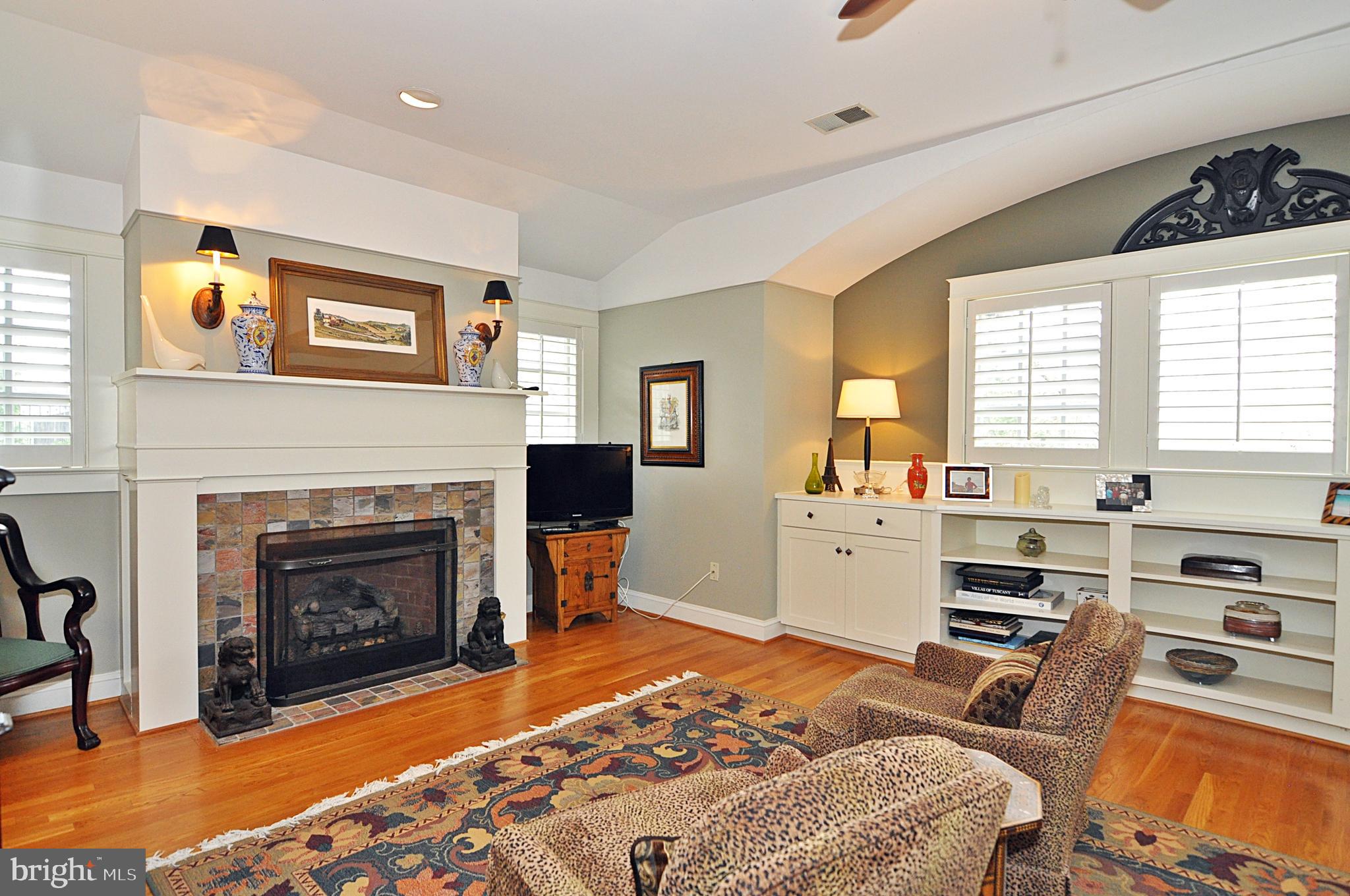 ARLINGTON RIDGE - Residential