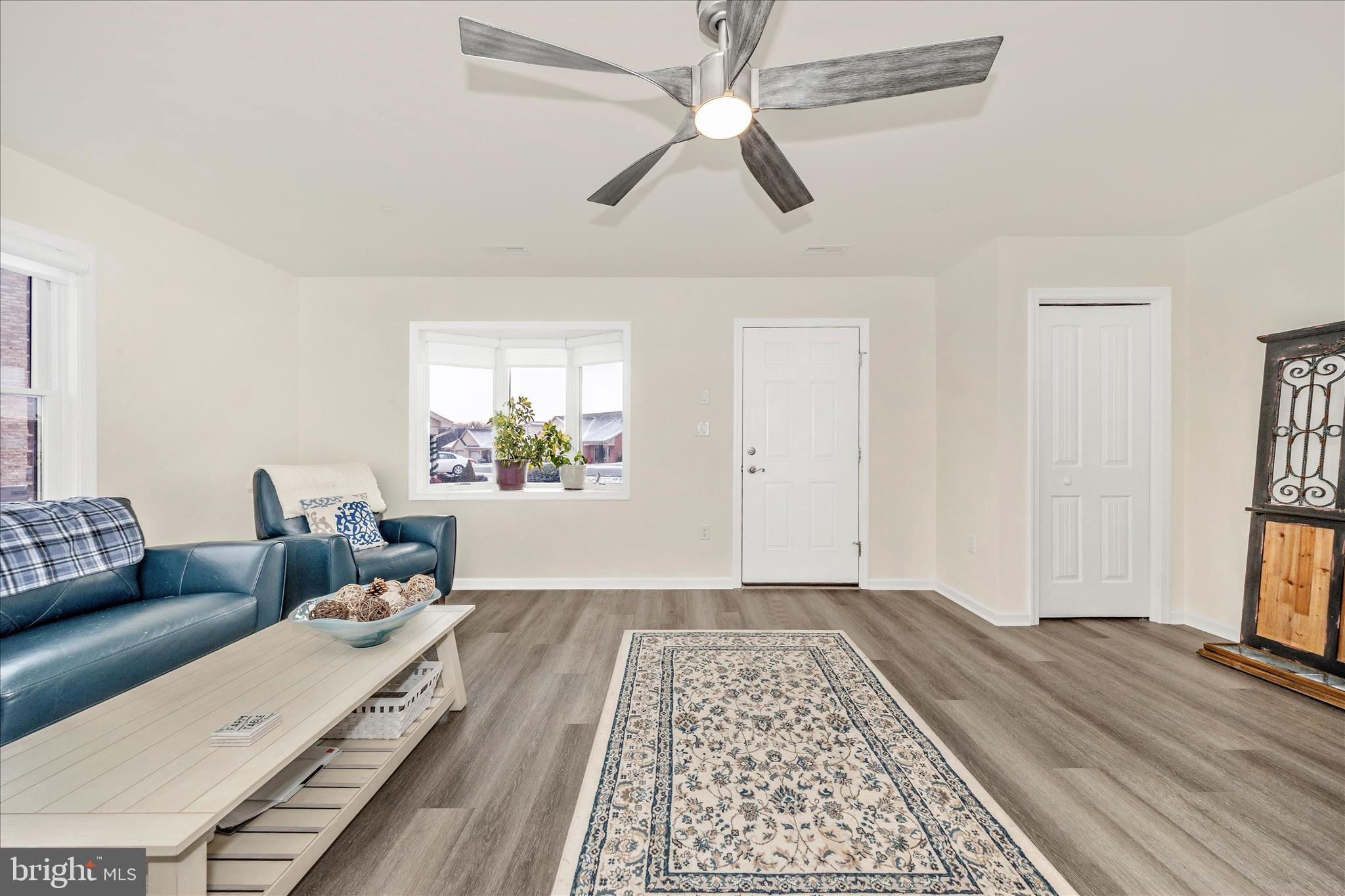 EMERALD POINTE - Residential