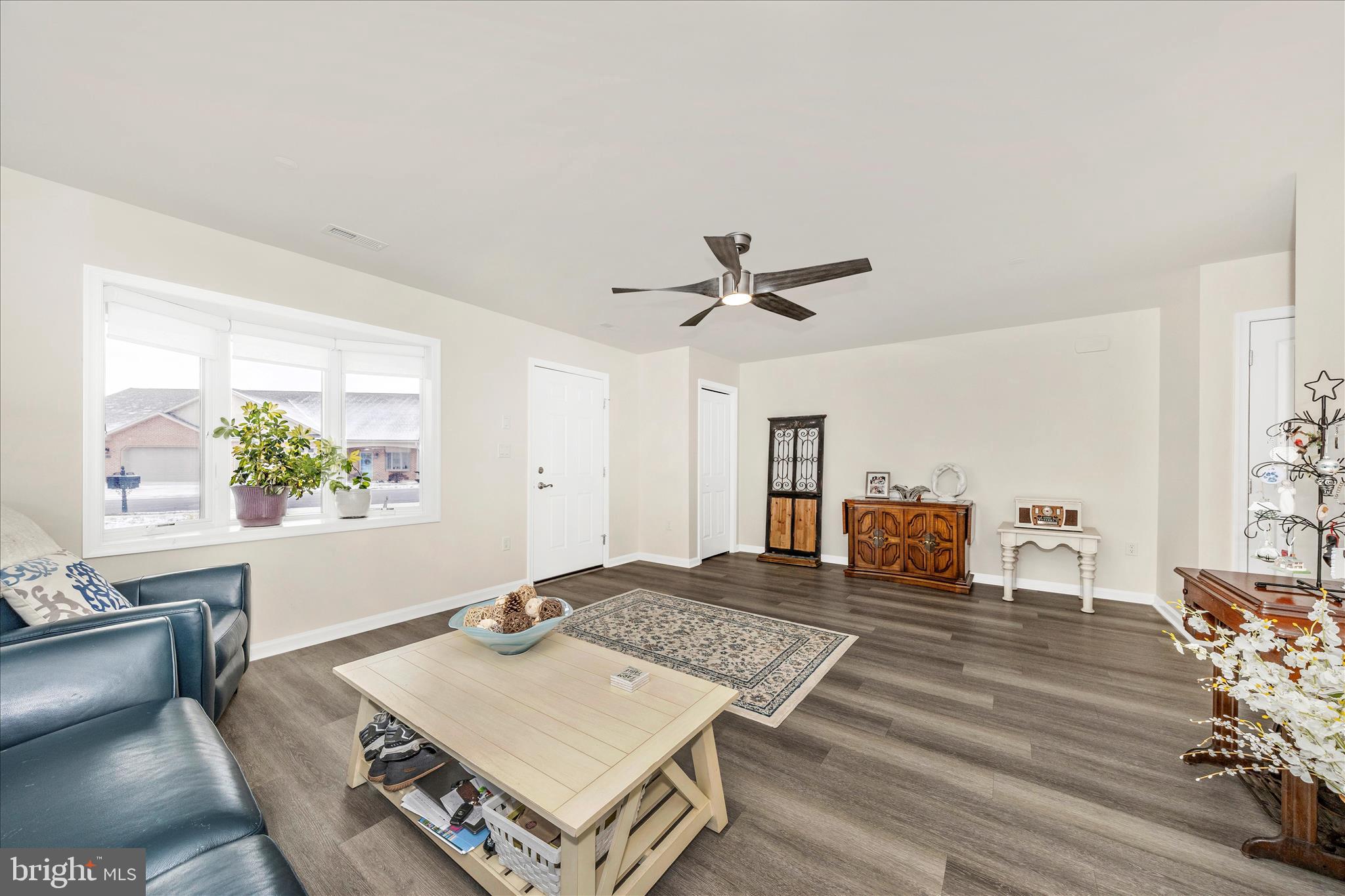 EMERALD POINTE - Residential