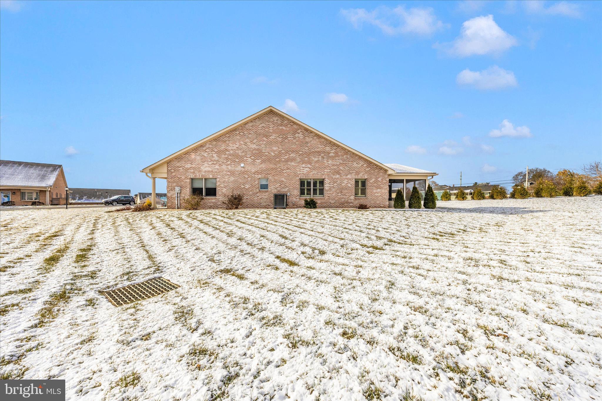 EMERALD POINTE - Residential