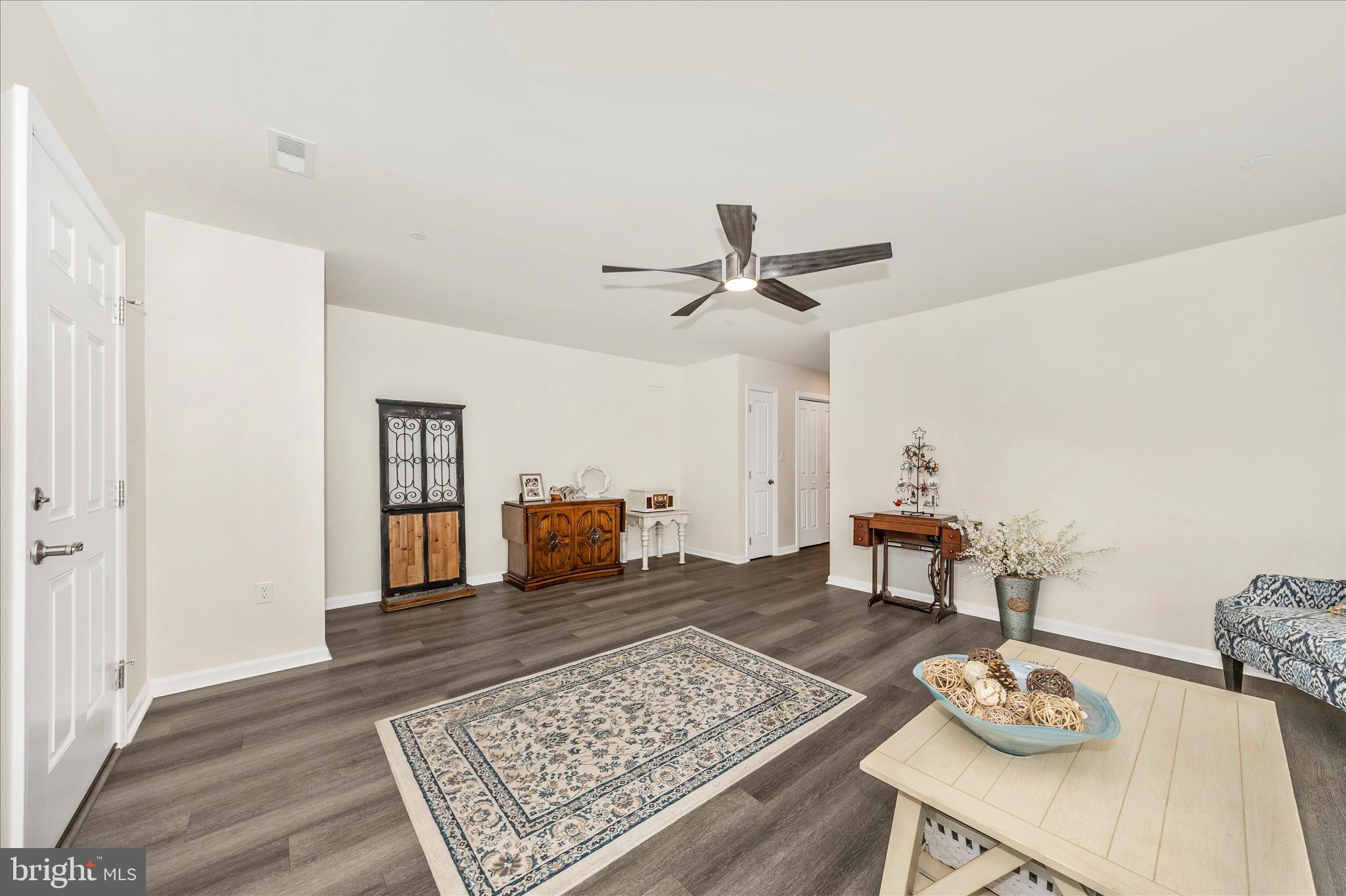 EMERALD POINTE - Residential