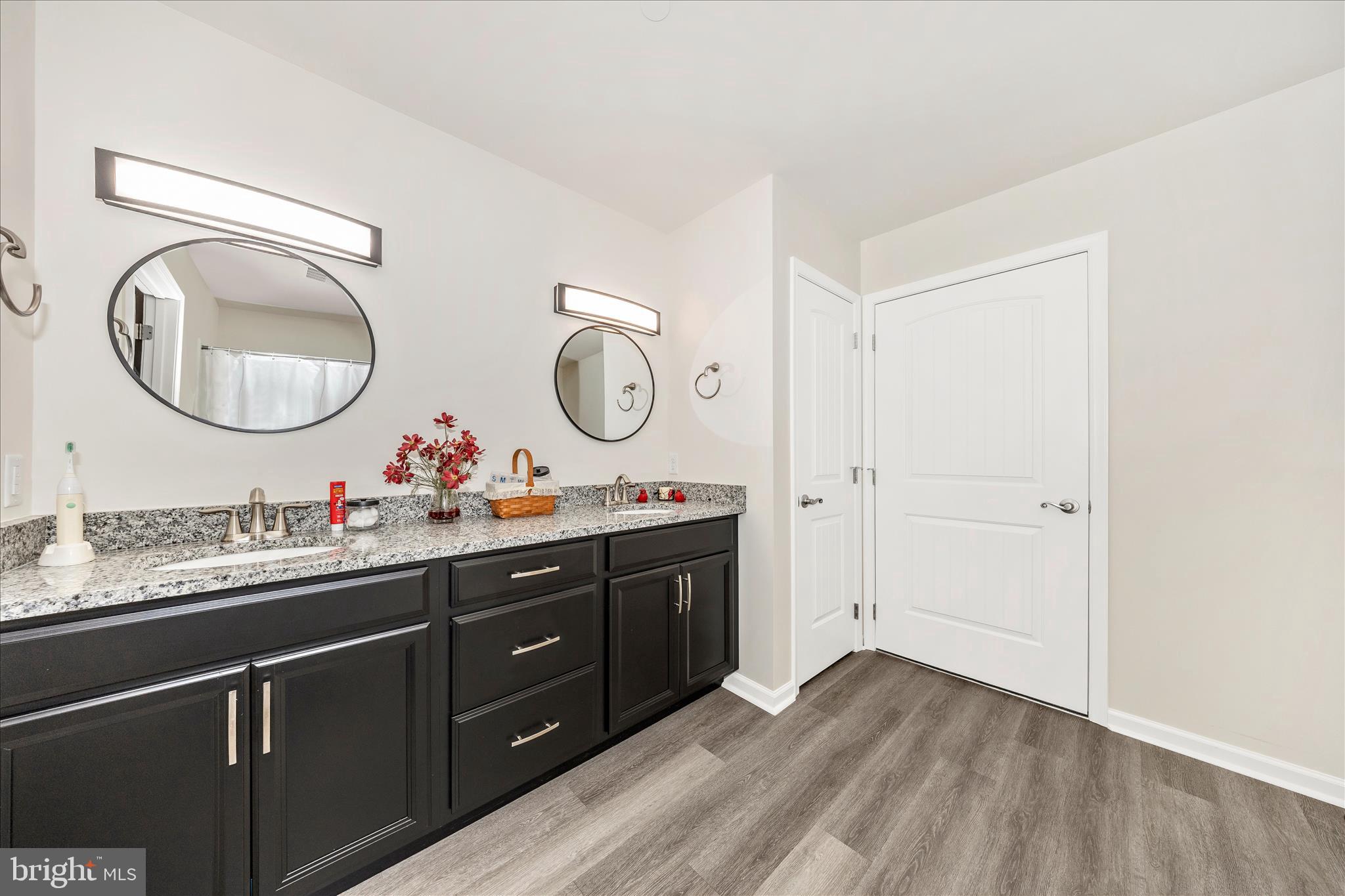 EMERALD POINTE - Residential