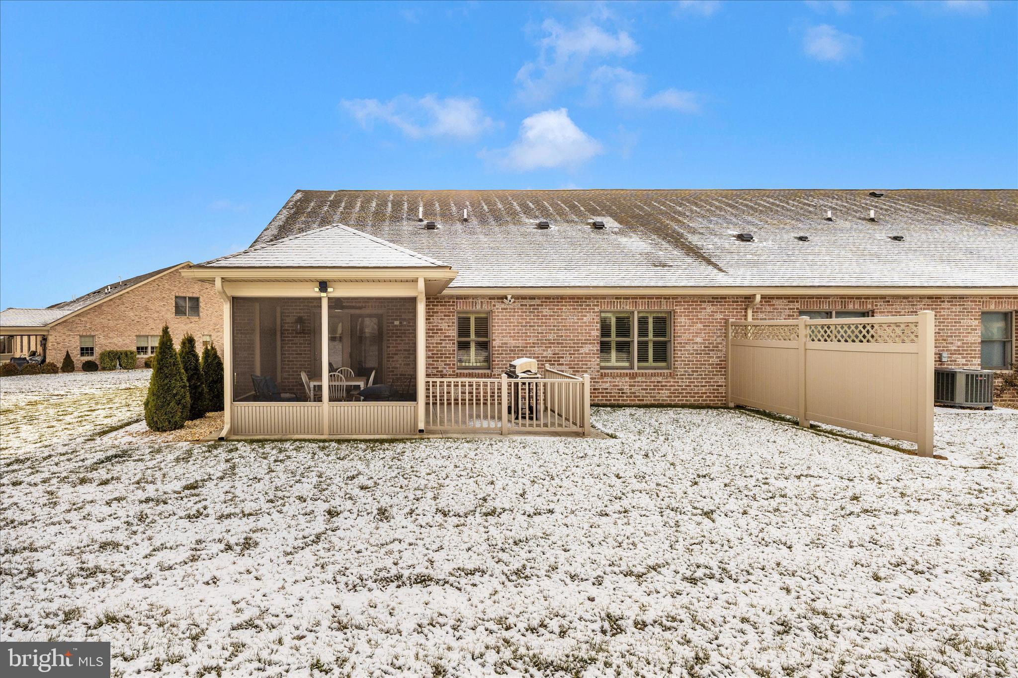 EMERALD POINTE - Residential