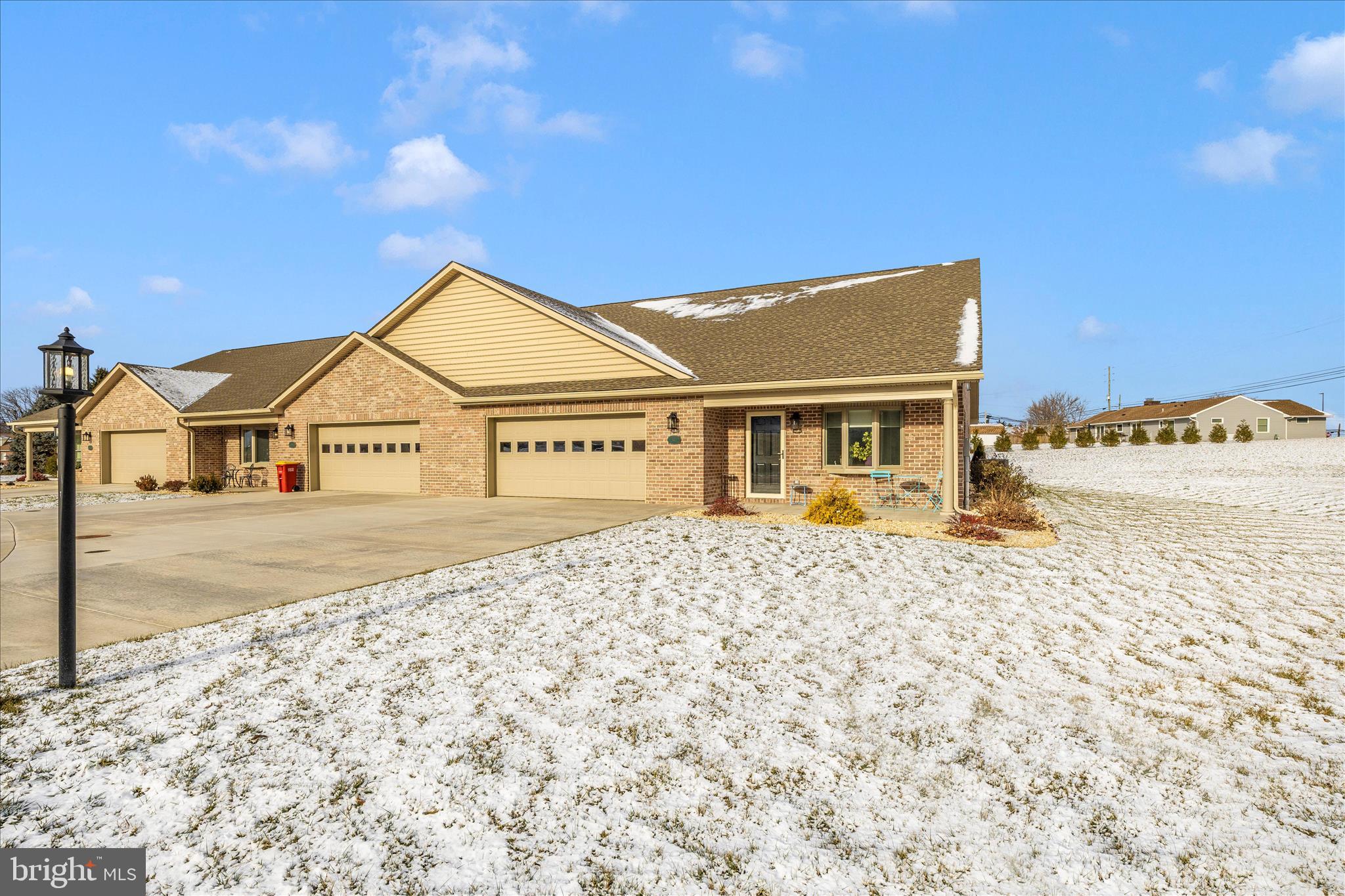 EMERALD POINTE - Residential