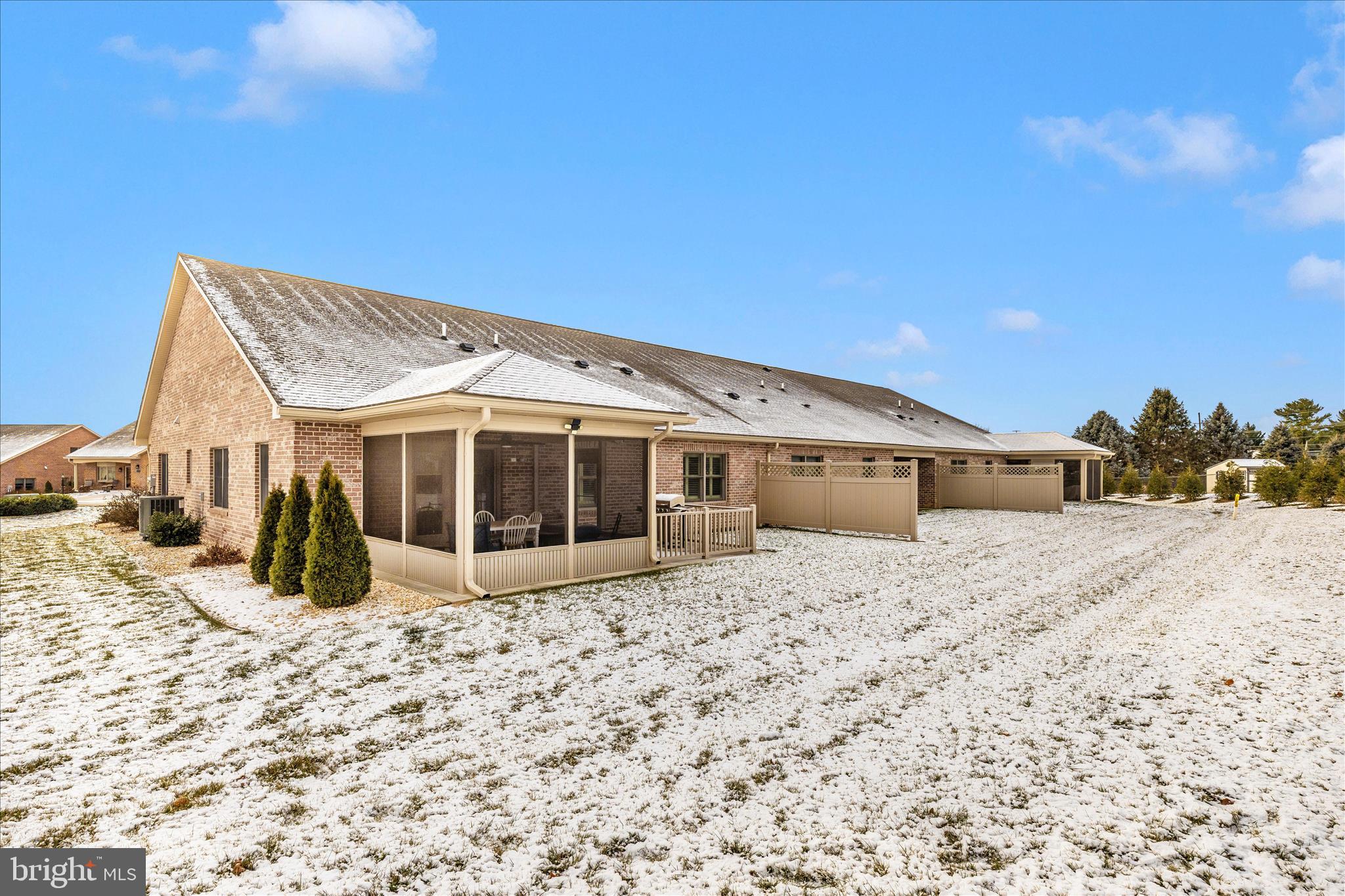 EMERALD POINTE - Residential