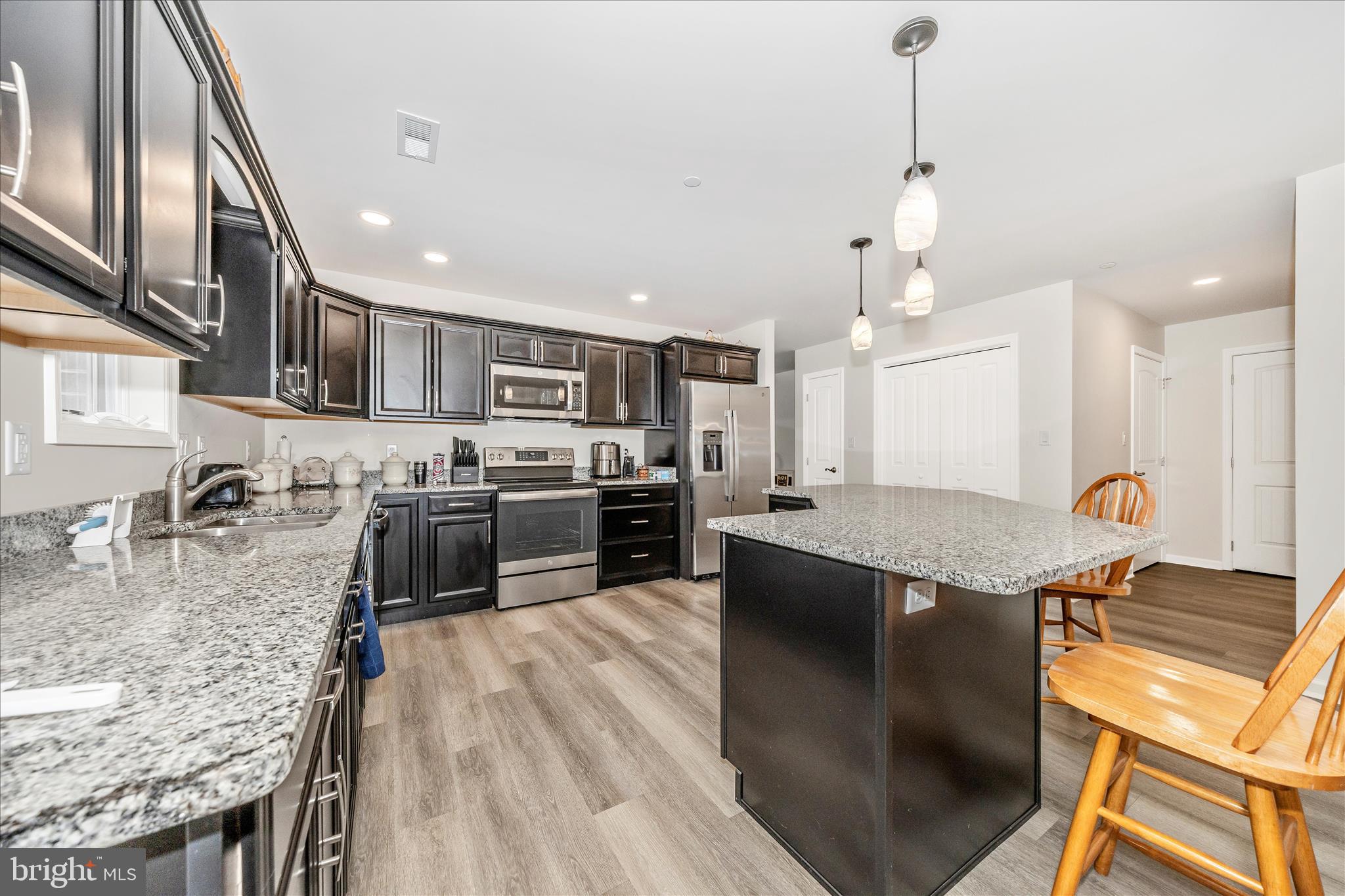 EMERALD POINTE - Residential