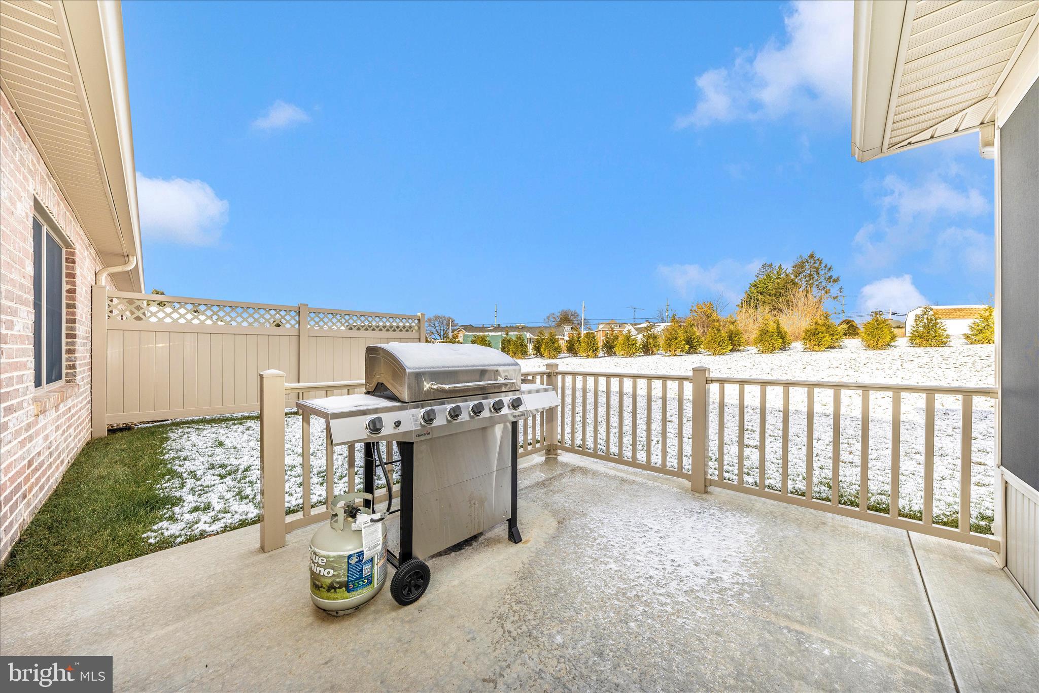 EMERALD POINTE - Residential