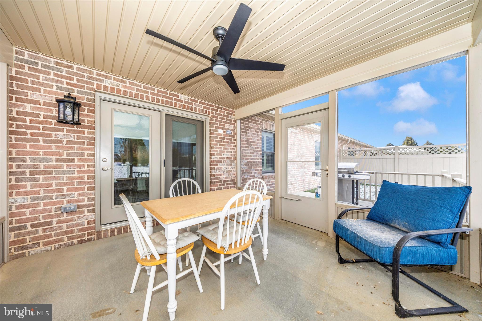 EMERALD POINTE - Residential