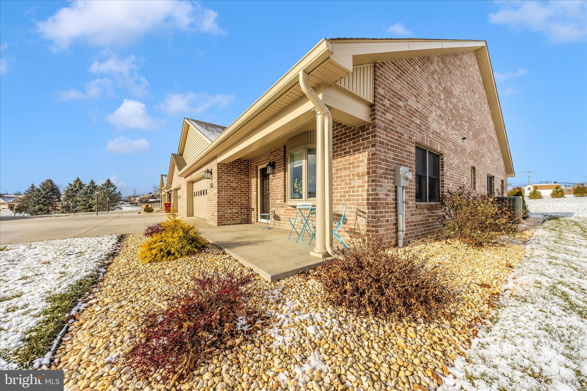 EMERALD POINTE - Residential