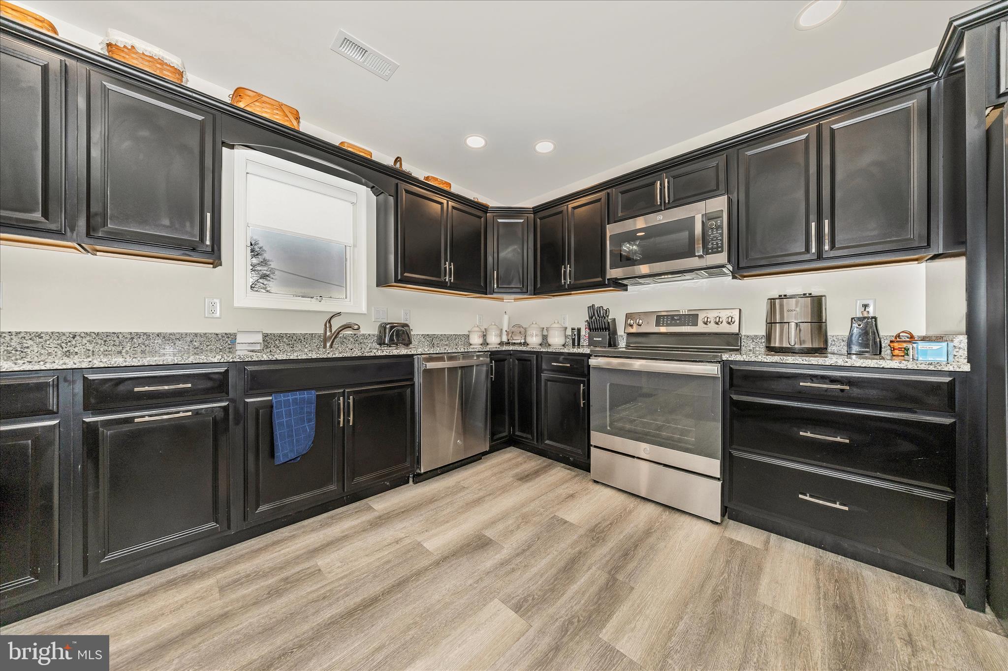 EMERALD POINTE - Residential