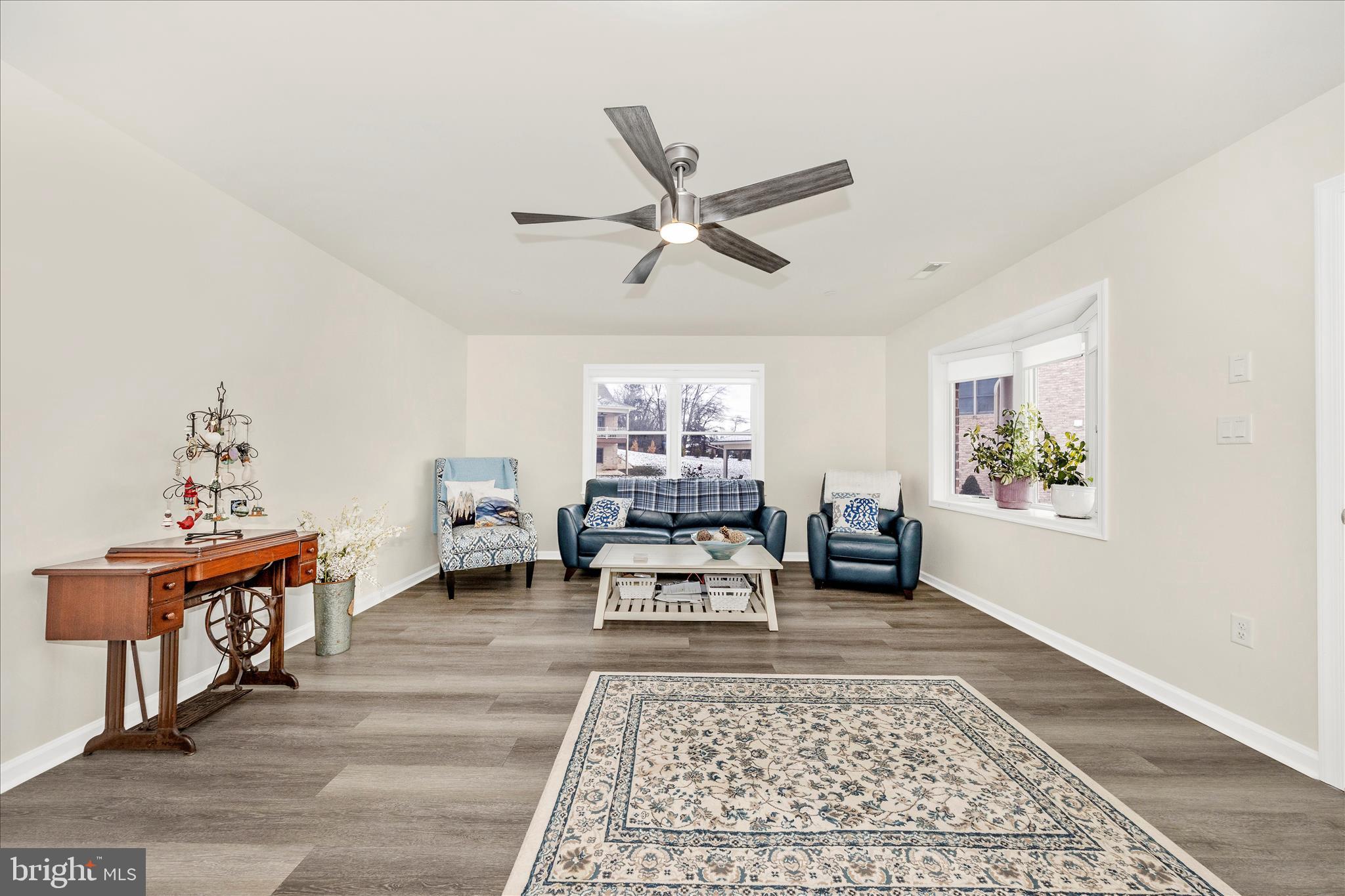 EMERALD POINTE - Residential