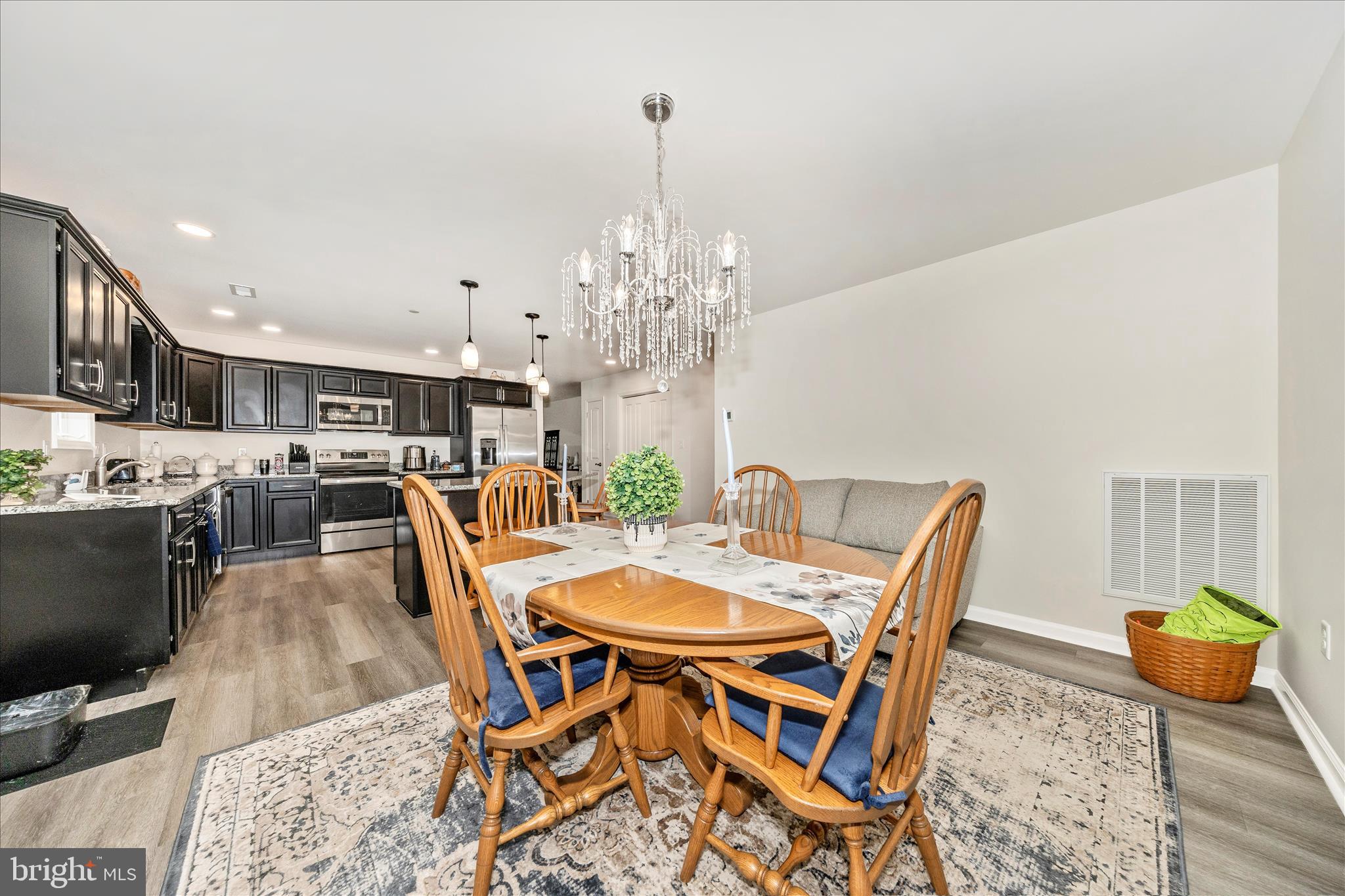 EMERALD POINTE - Residential