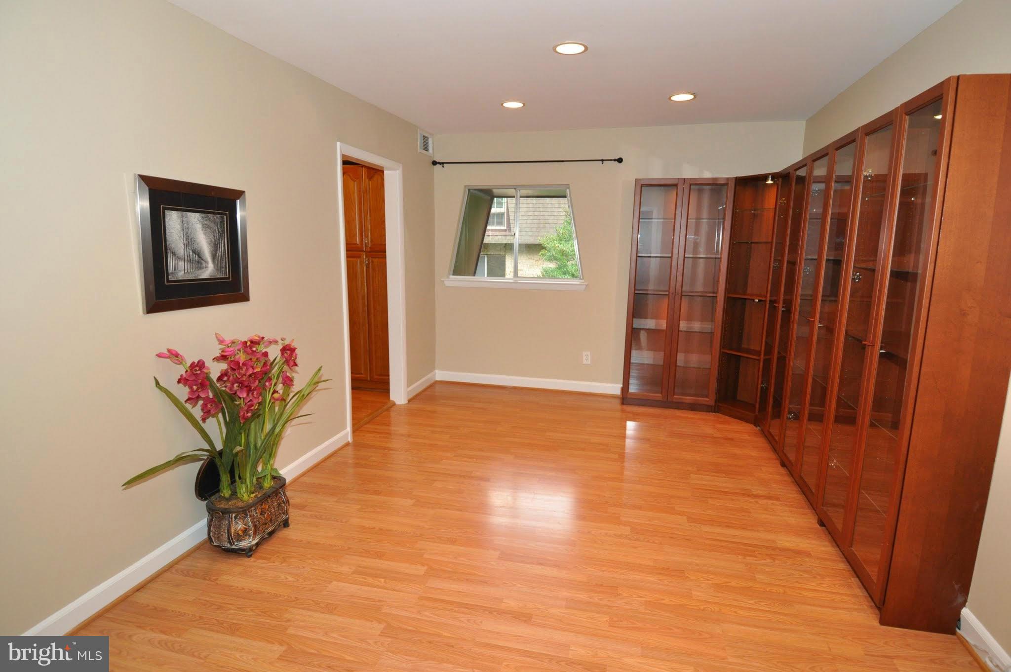 VANTAGE HILL - Residential