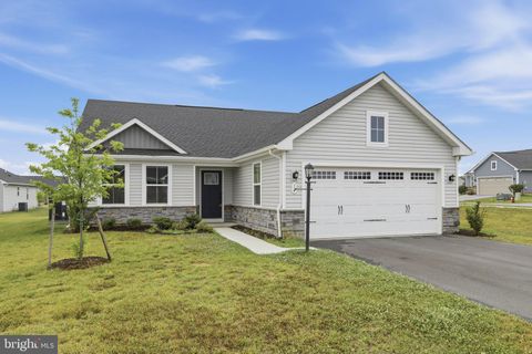 Homes For Sale - 14 Wyoming Way<br/> HEDGESVILLE, WV 25427