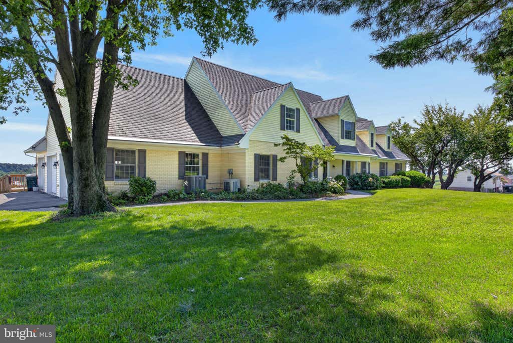 Photo of 4 Clendenin Road, QUARRYVILLE, PA 17566 (MLS # PALA2094062)