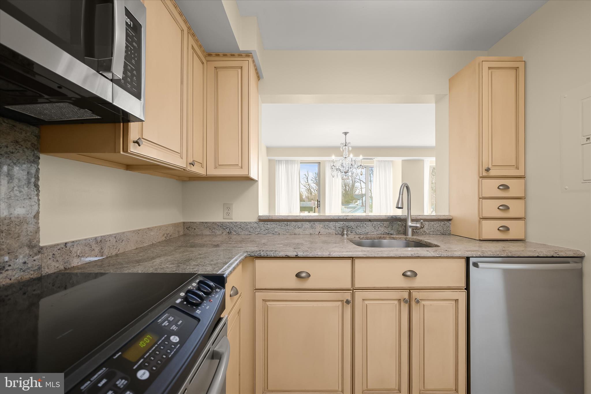 WHITLEY PARK CONDOMINIUM - Residential