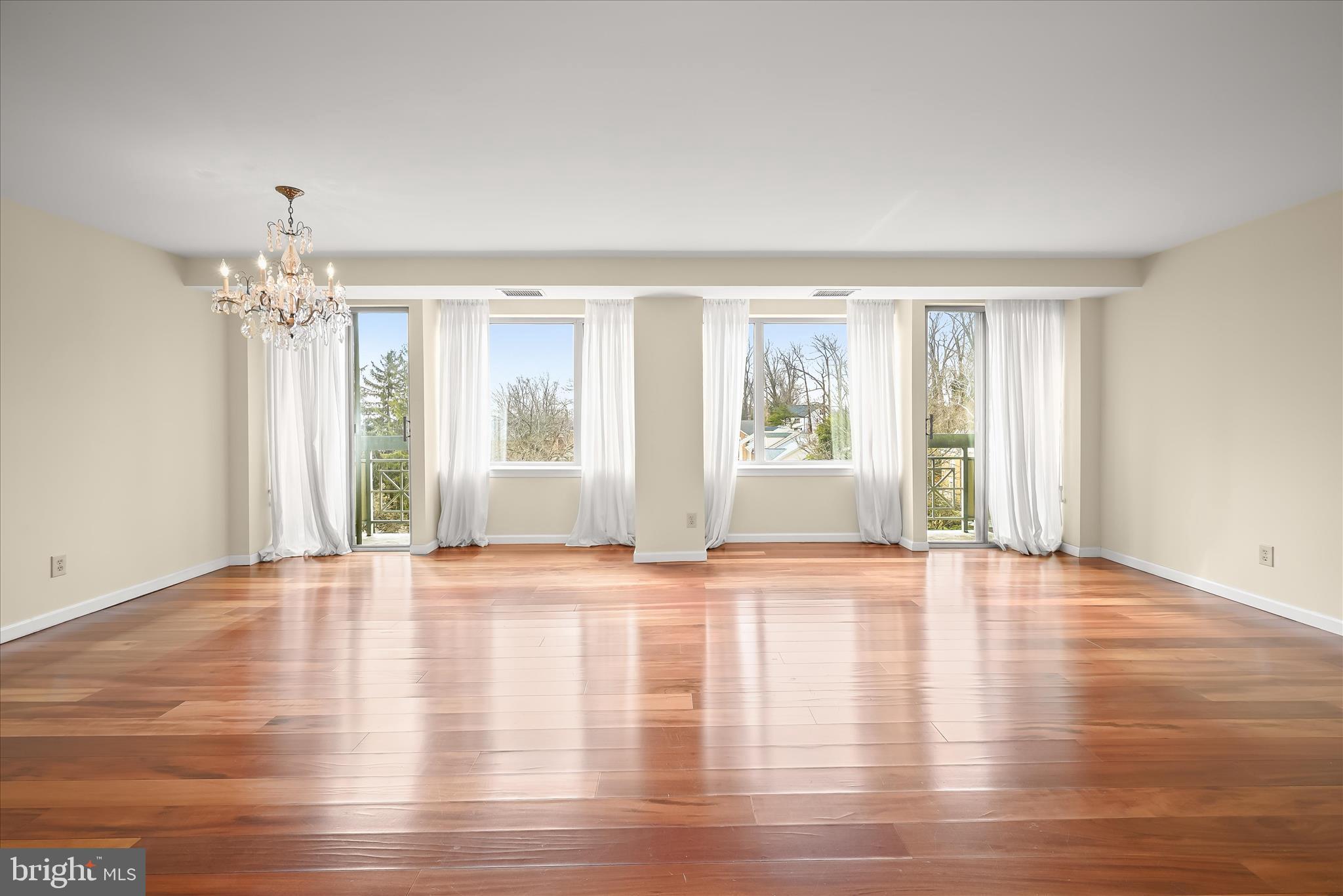 WHITLEY PARK CONDOMINIUM - Residential