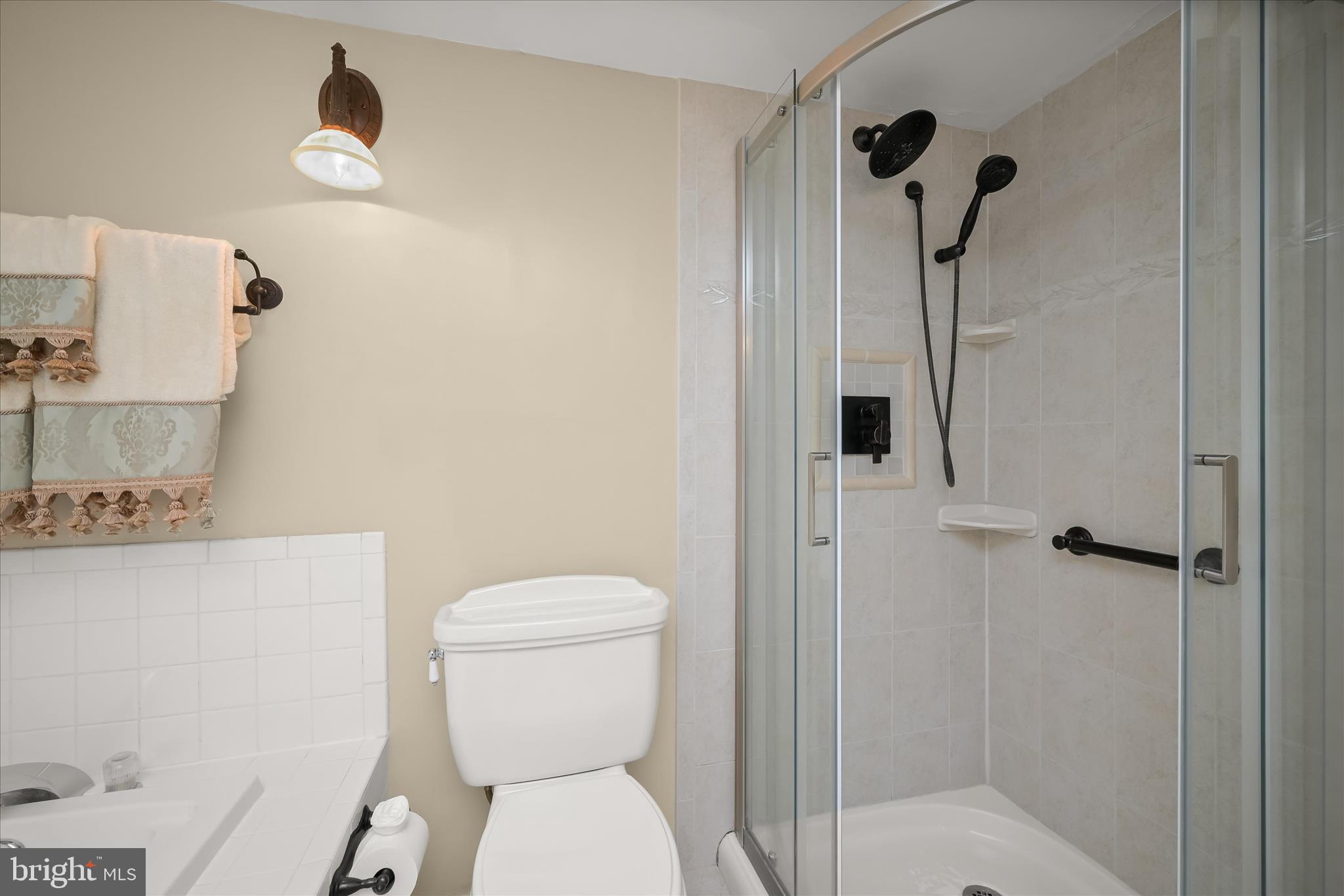 WHITLEY PARK CONDOMINIUM - Residential