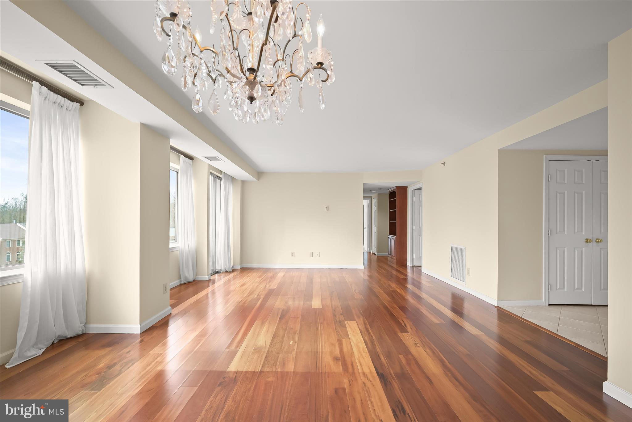 WHITLEY PARK CONDOMINIUM - Residential