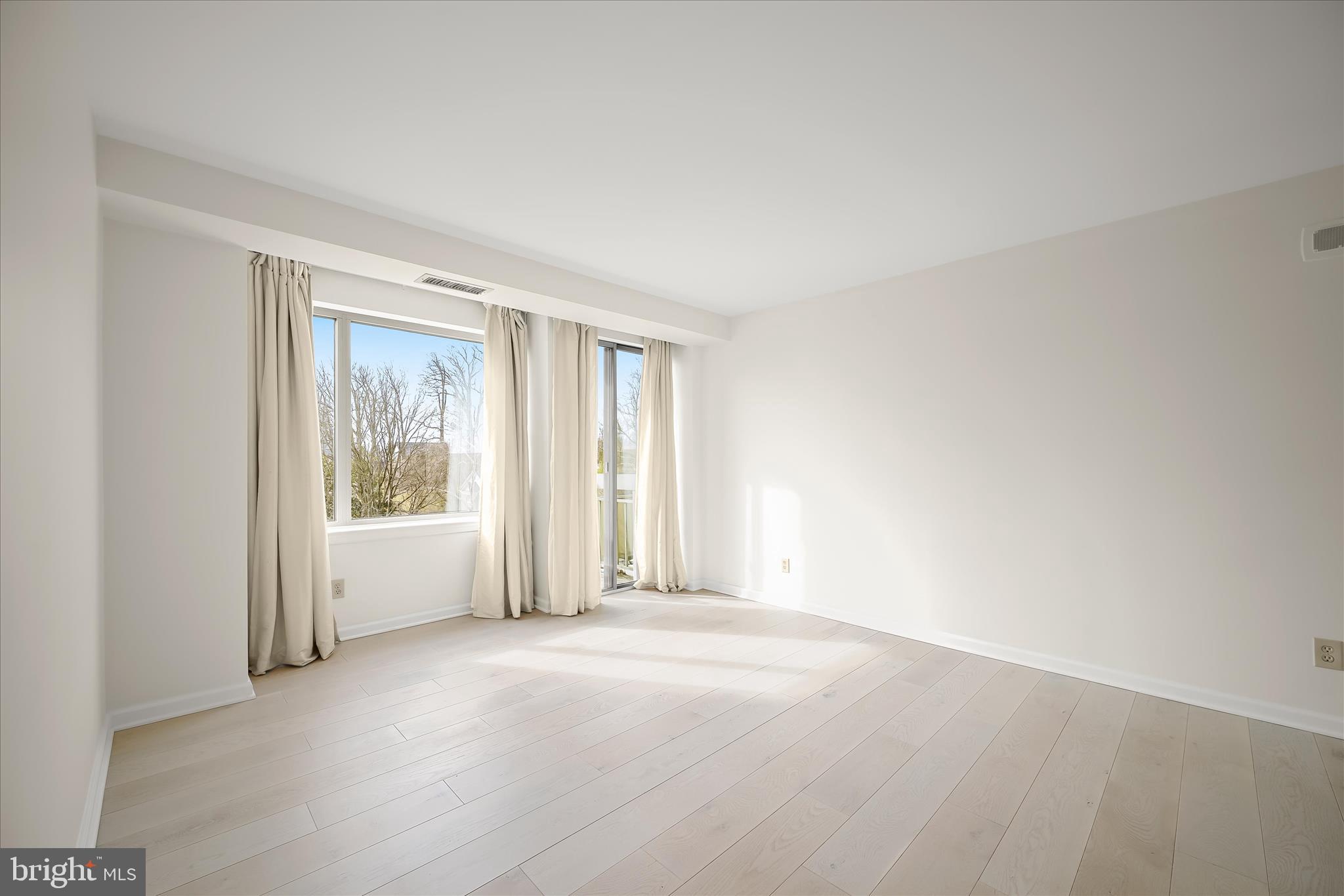 WHITLEY PARK CONDOMINIUM - Residential