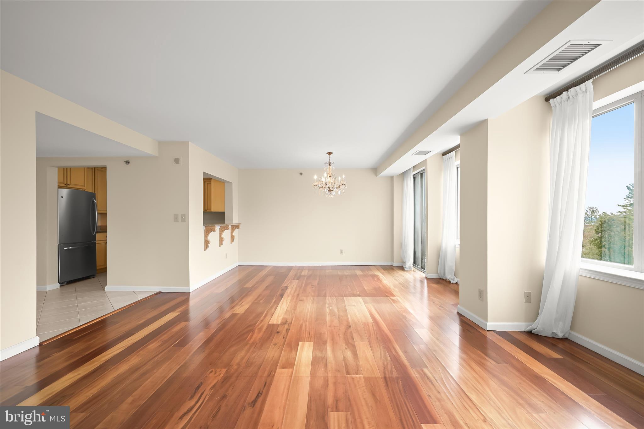 WHITLEY PARK CONDOMINIUM - Residential