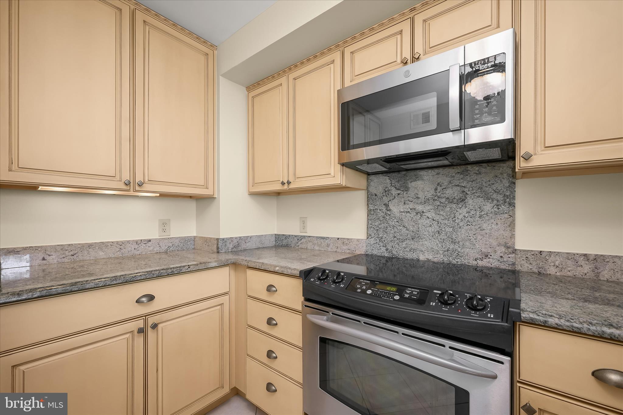 WHITLEY PARK CONDOMINIUM - Residential