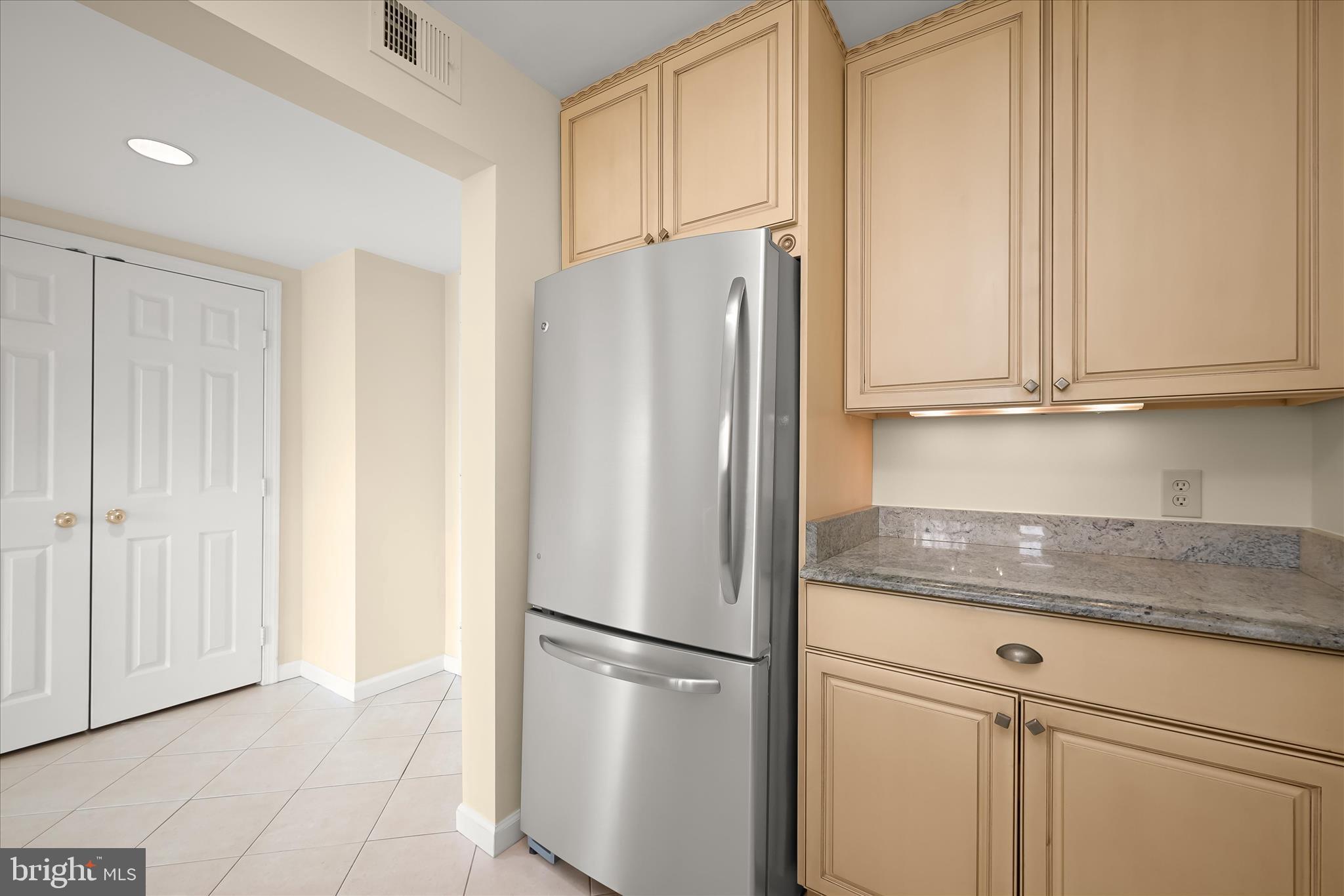 WHITLEY PARK CONDOMINIUM - Residential