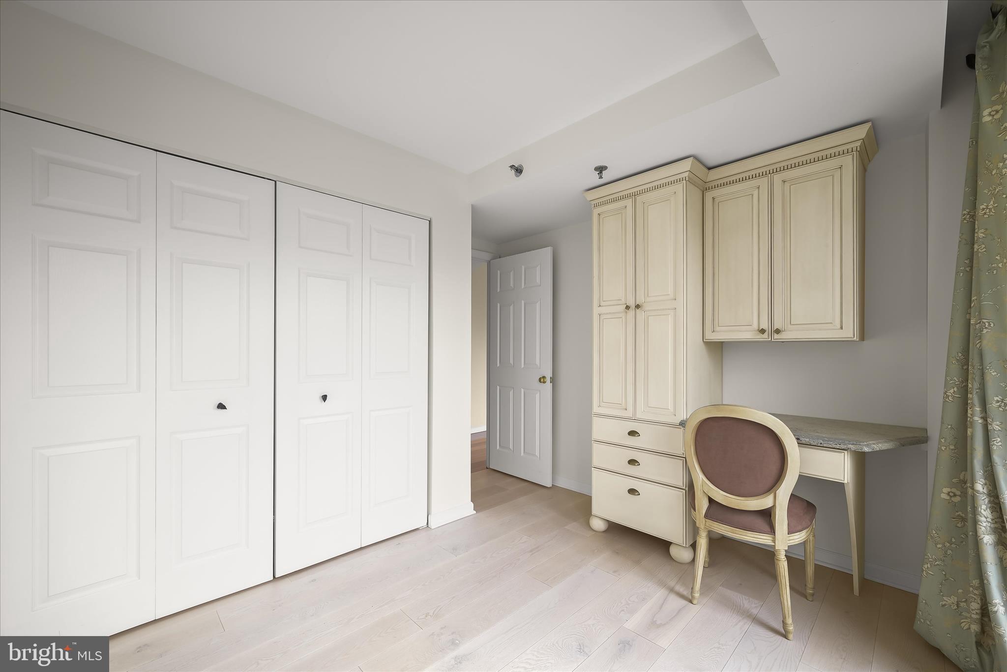 WHITLEY PARK CONDOMINIUM - Residential