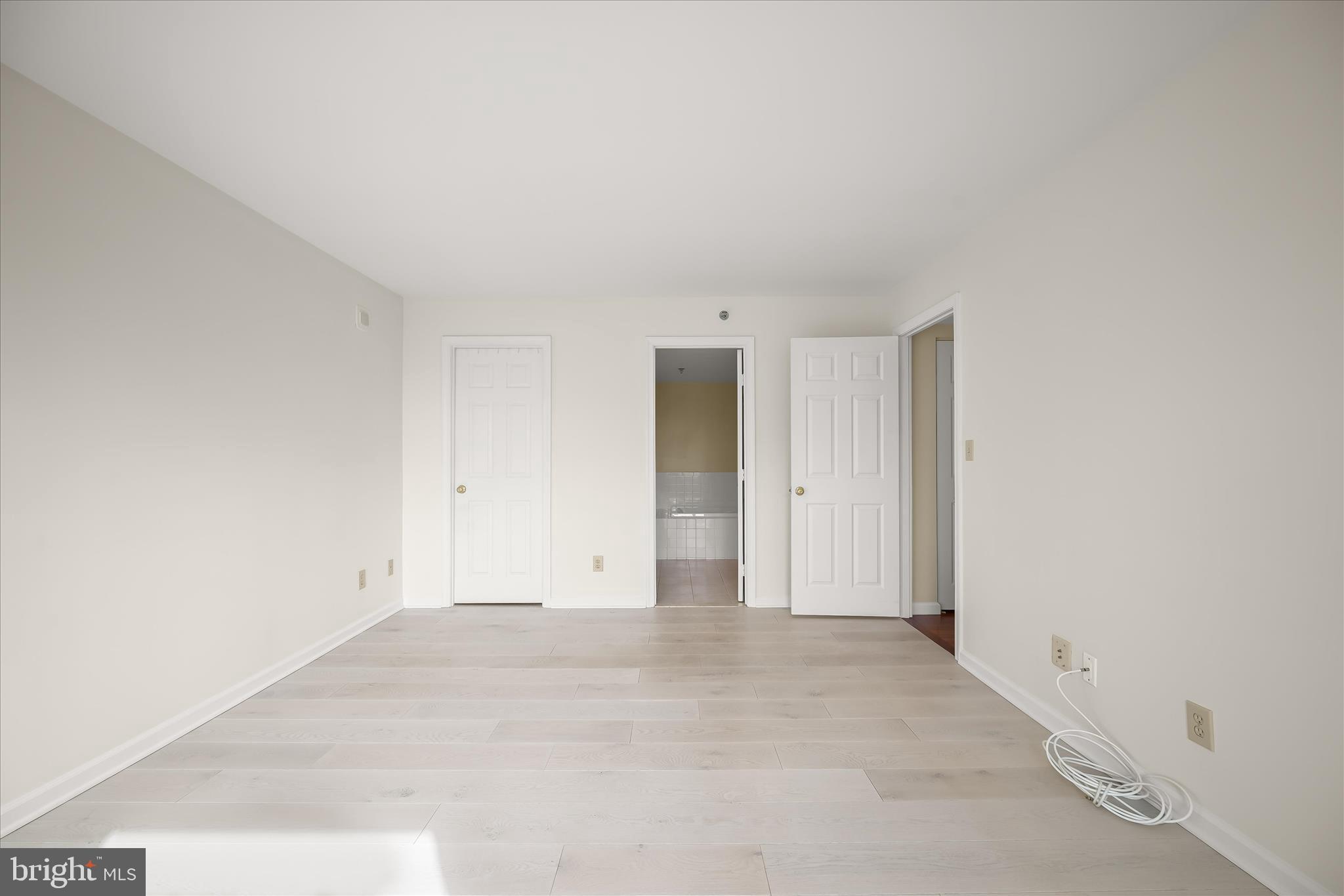 WHITLEY PARK CONDOMINIUM - Residential