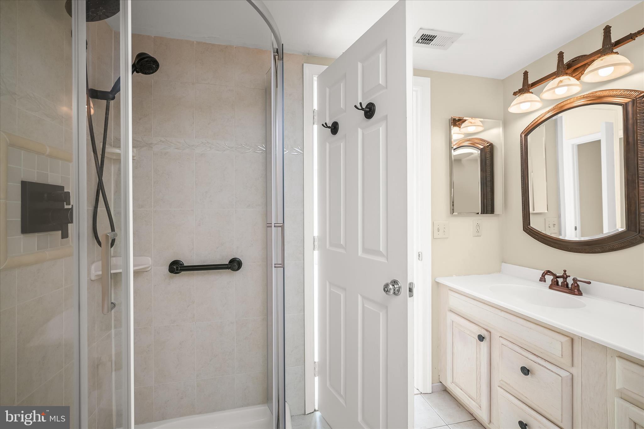 WHITLEY PARK CONDOMINIUM - Residential