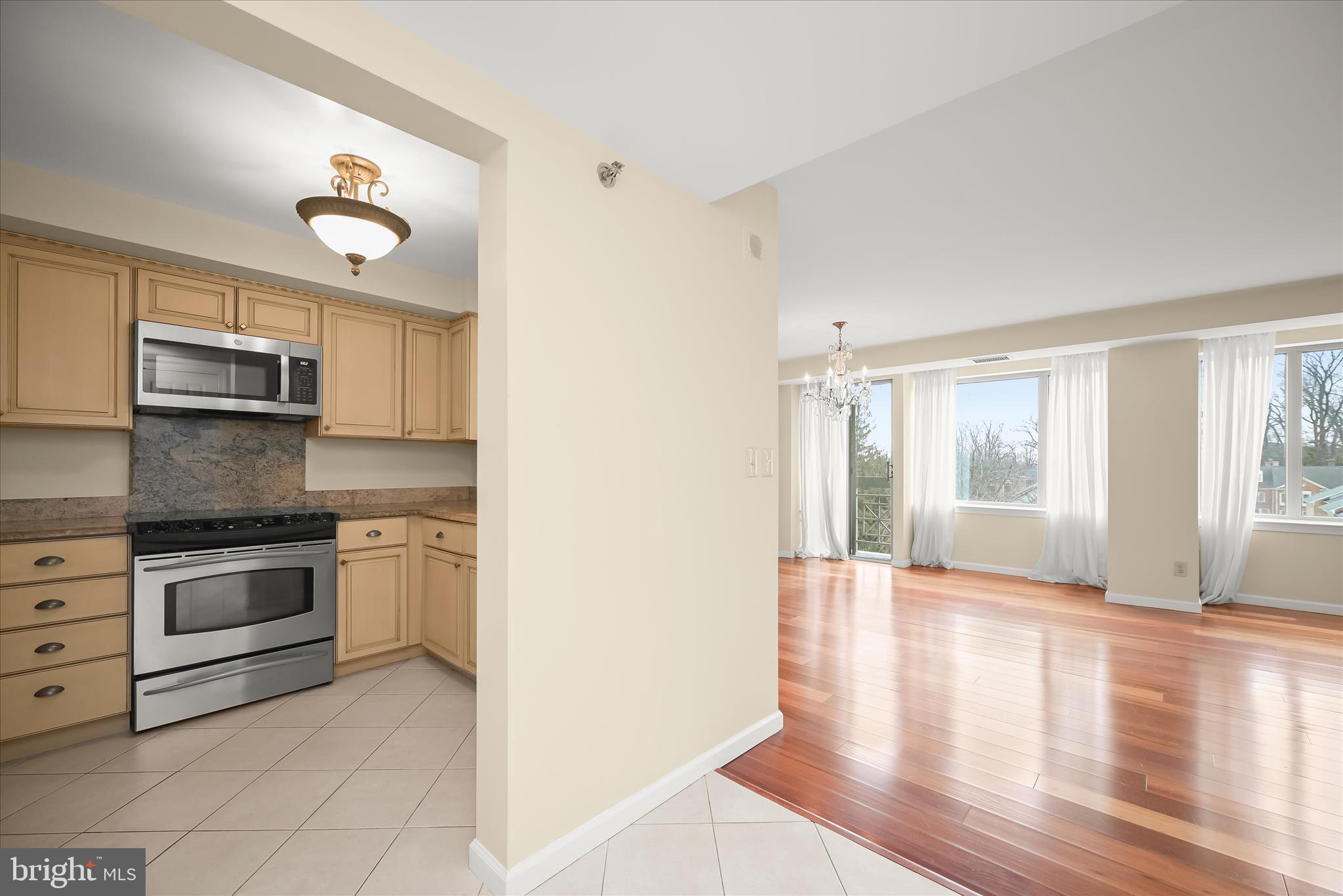 WHITLEY PARK CONDOMINIUM - Residential