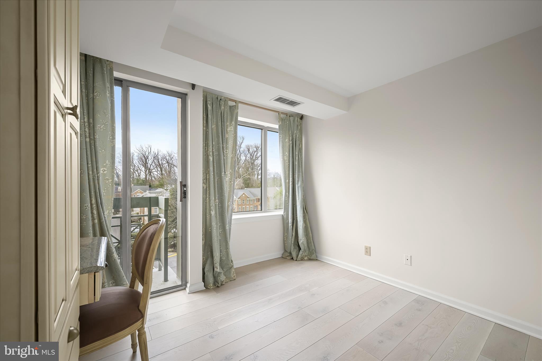 WHITLEY PARK CONDOMINIUM - Residential