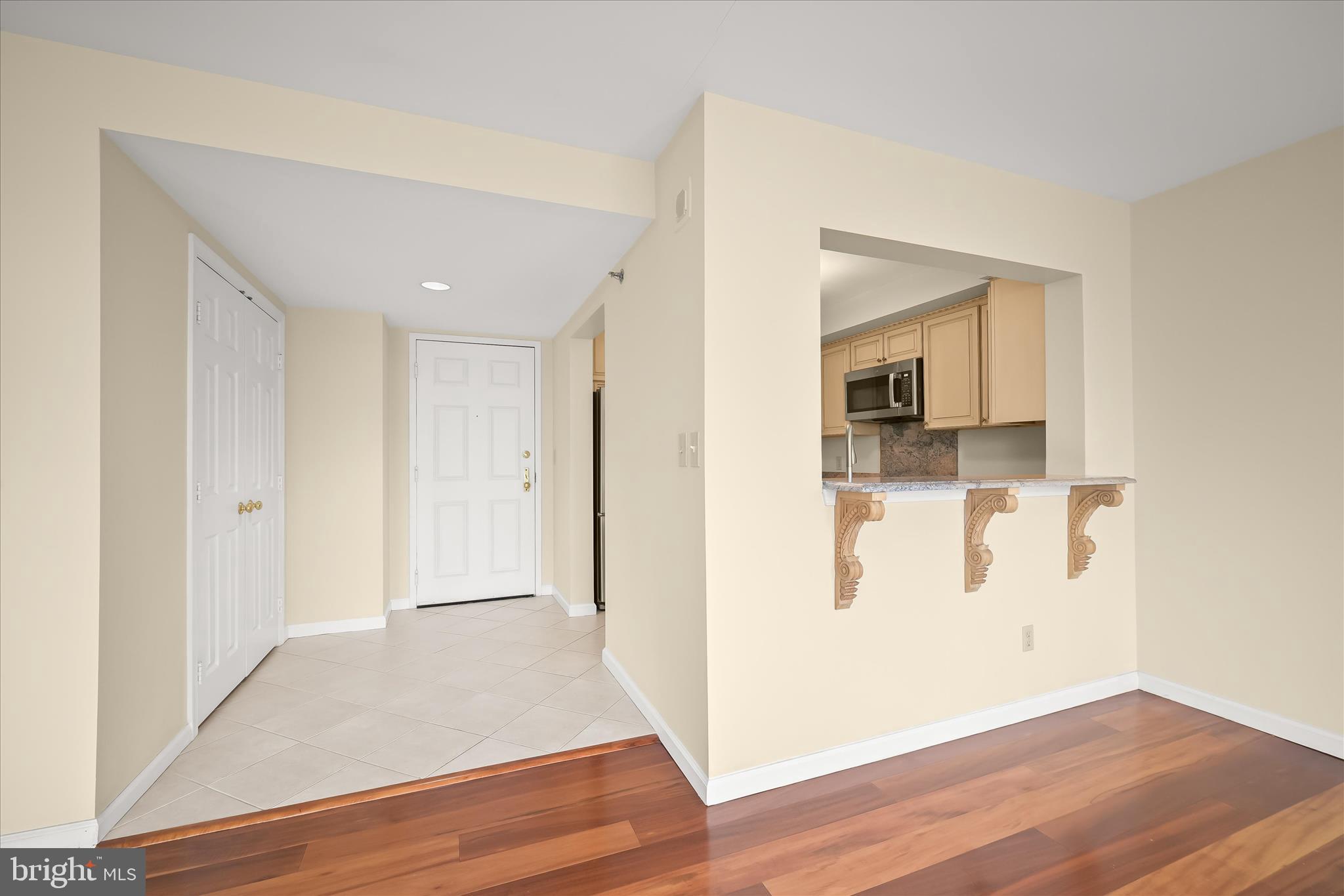 WHITLEY PARK CONDOMINIUM - Residential