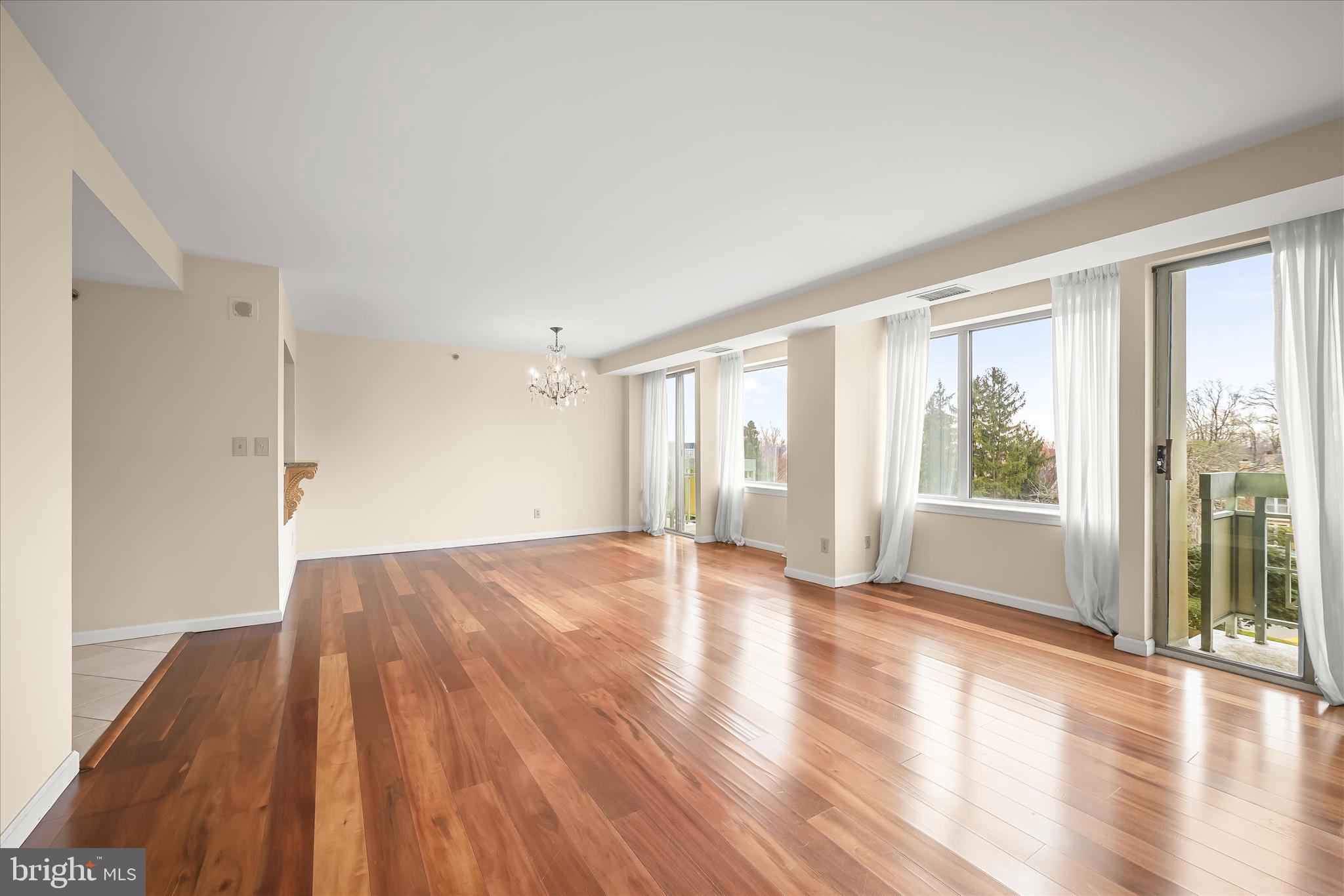 WHITLEY PARK CONDOMINIUM - Residential