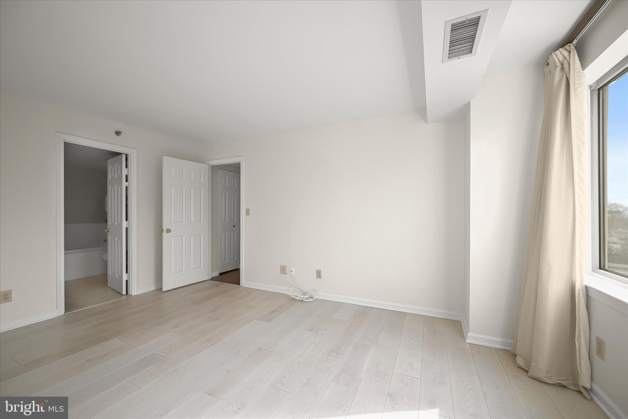 WHITLEY PARK CONDOMINIUM - Residential