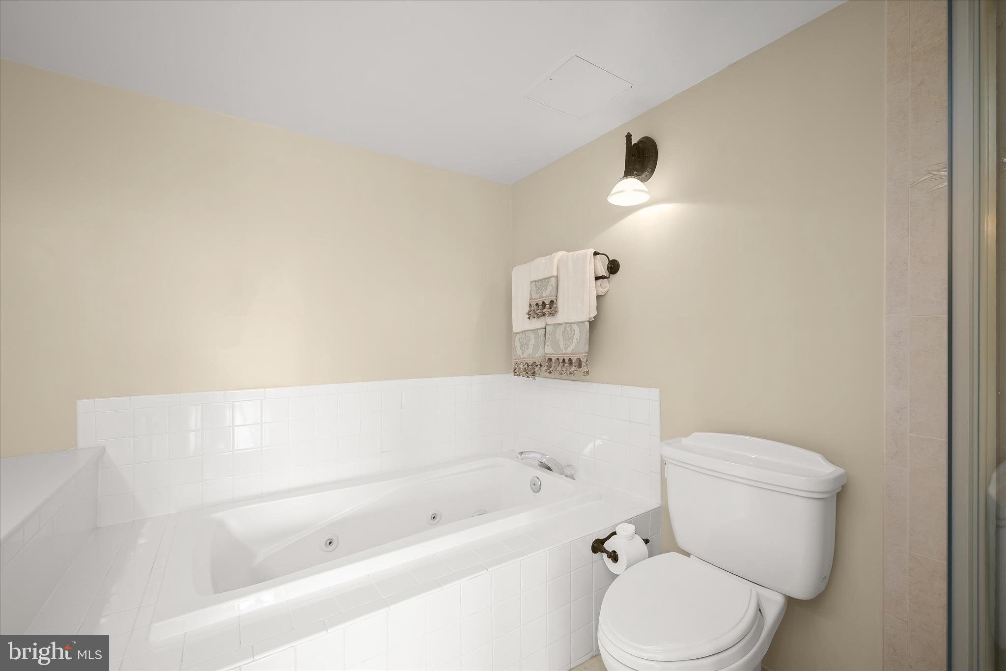 WHITLEY PARK CONDOMINIUM - Residential