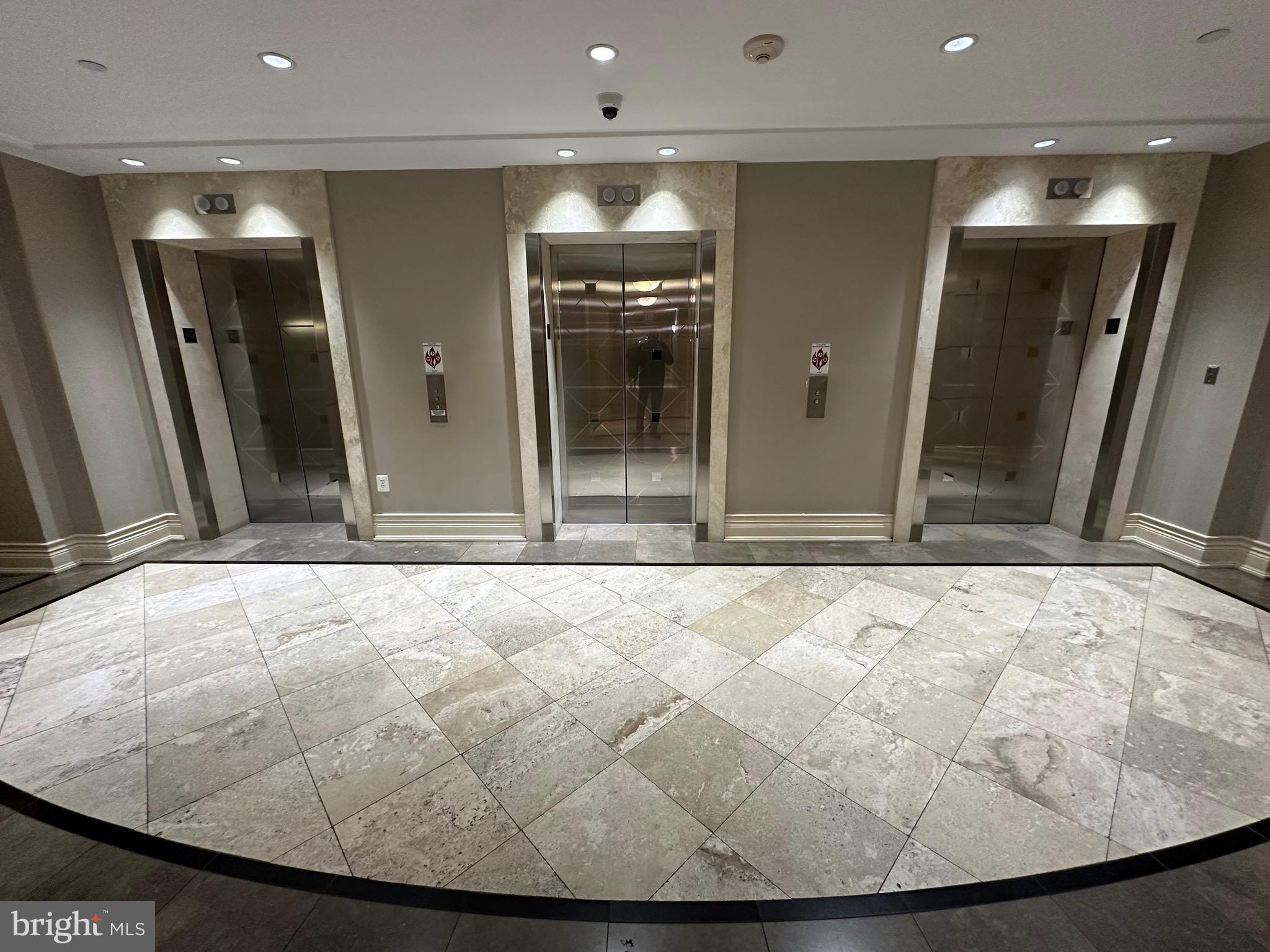 GALLERY AT WHITE FLINT - Residential