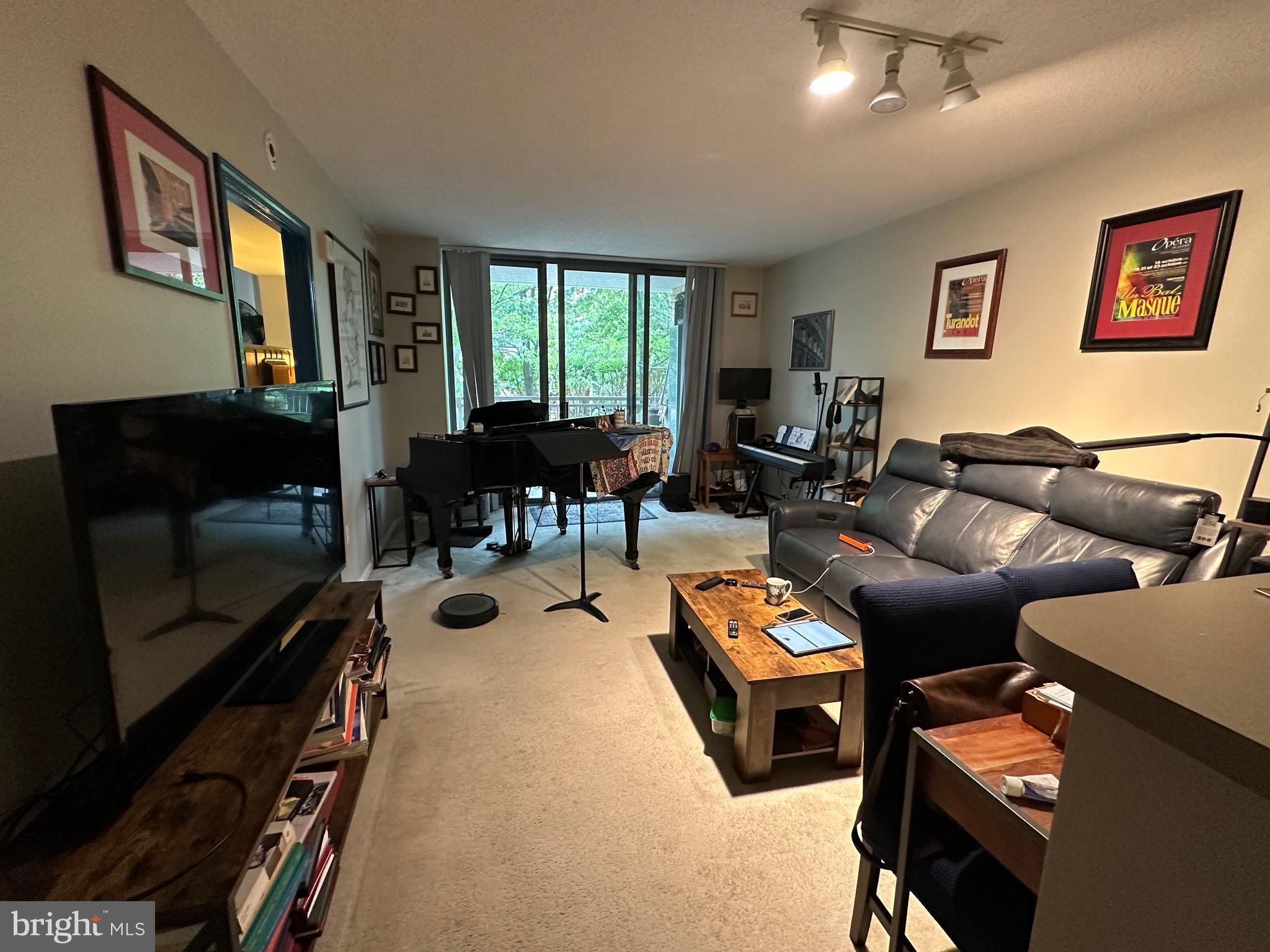 GALLERY AT WHITE FLINT - Residential